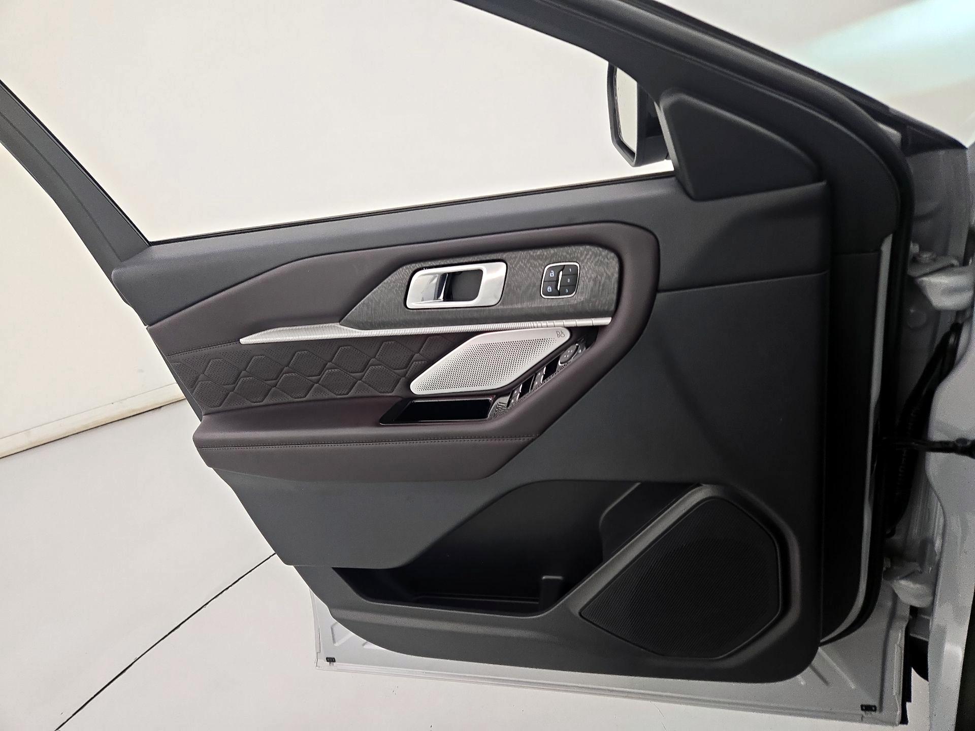 Thumbnail: 2025 Ford Explorer - 12