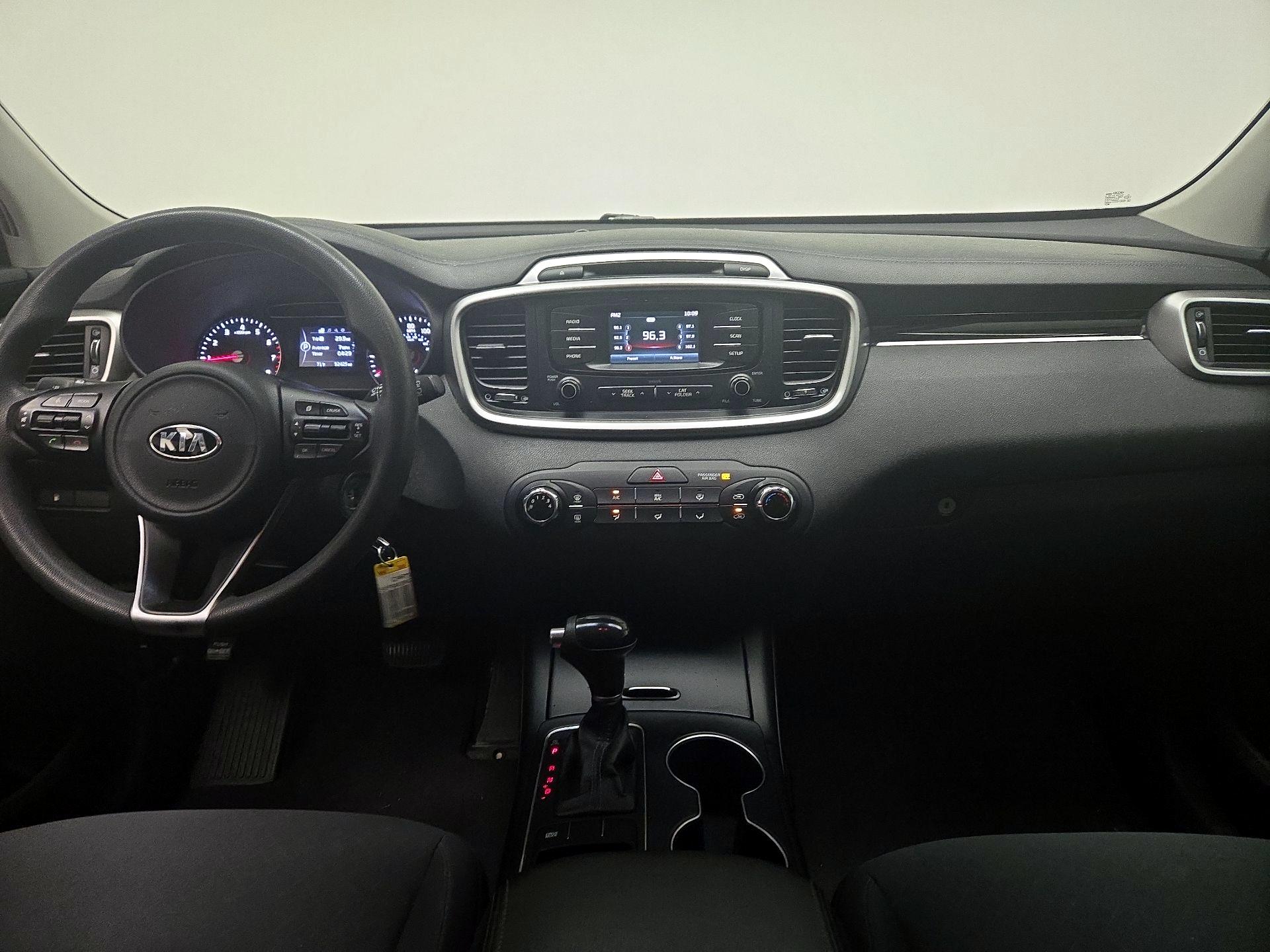 Thumbnail: 2017 Kia Sorento - 9