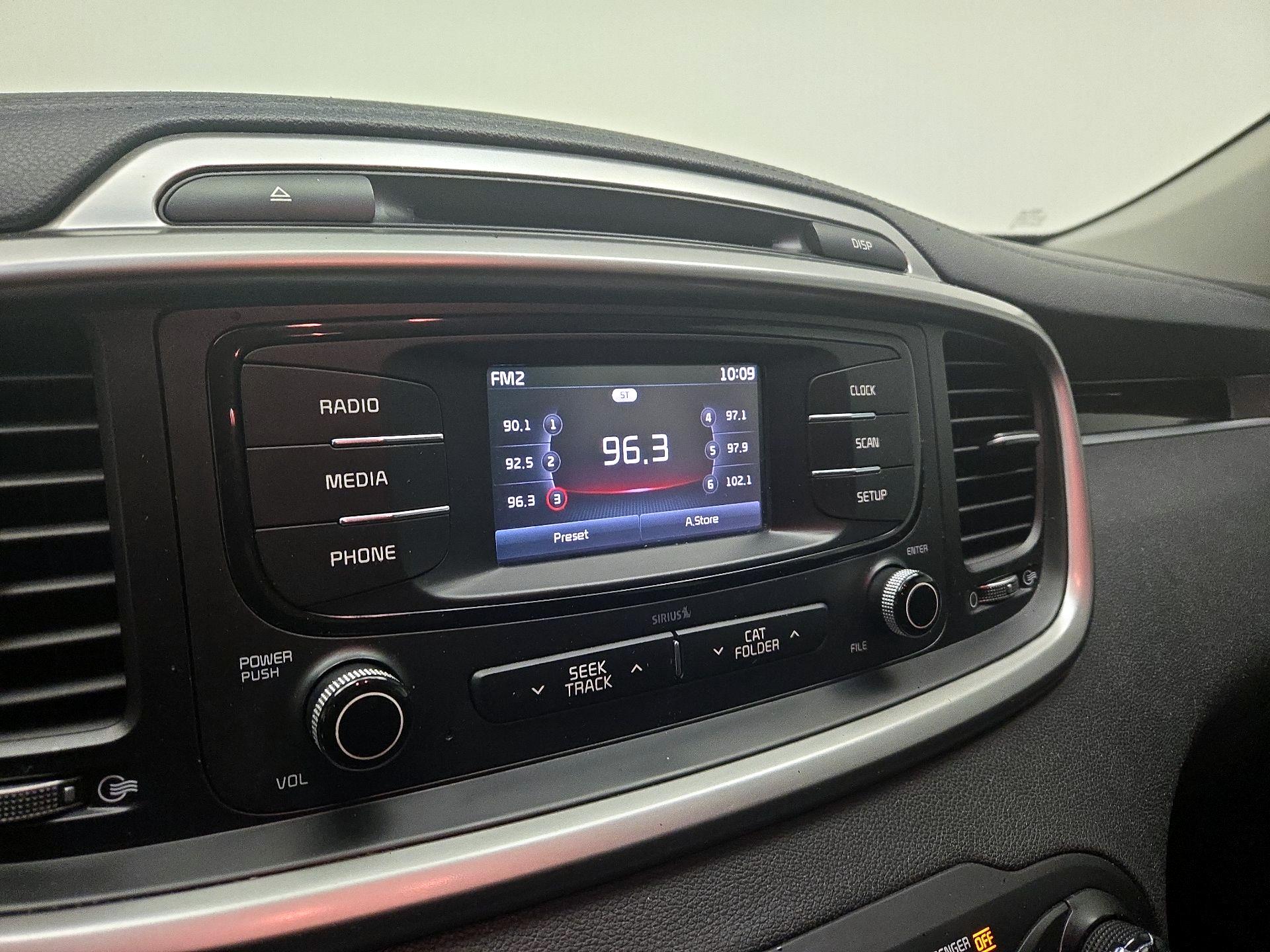 Thumbnail: 2017 Kia Sorento - 15