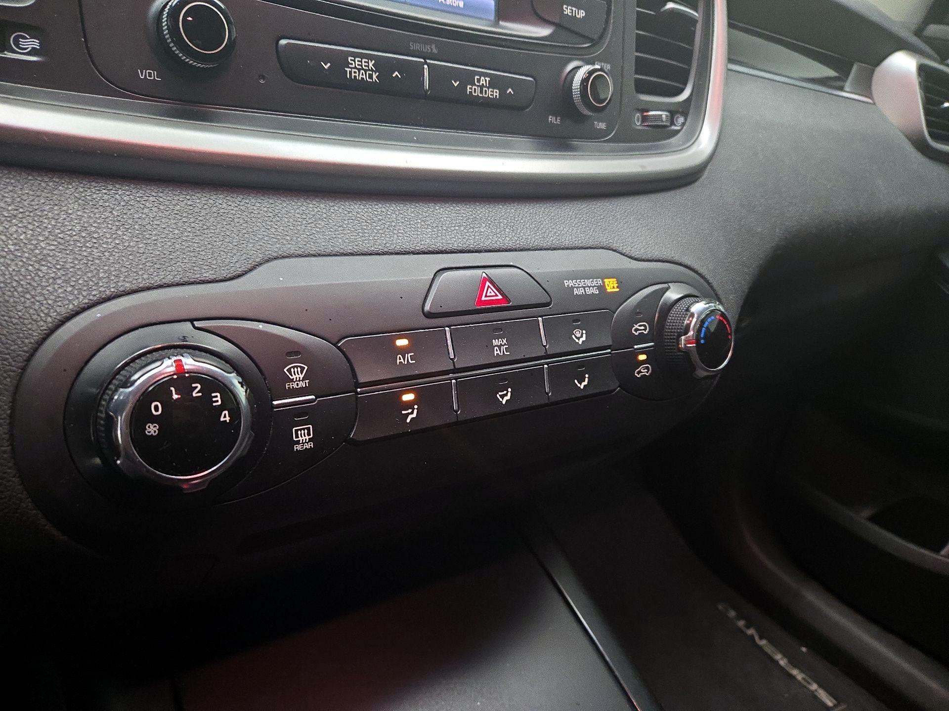 Thumbnail: 2017 Kia Sorento - 16