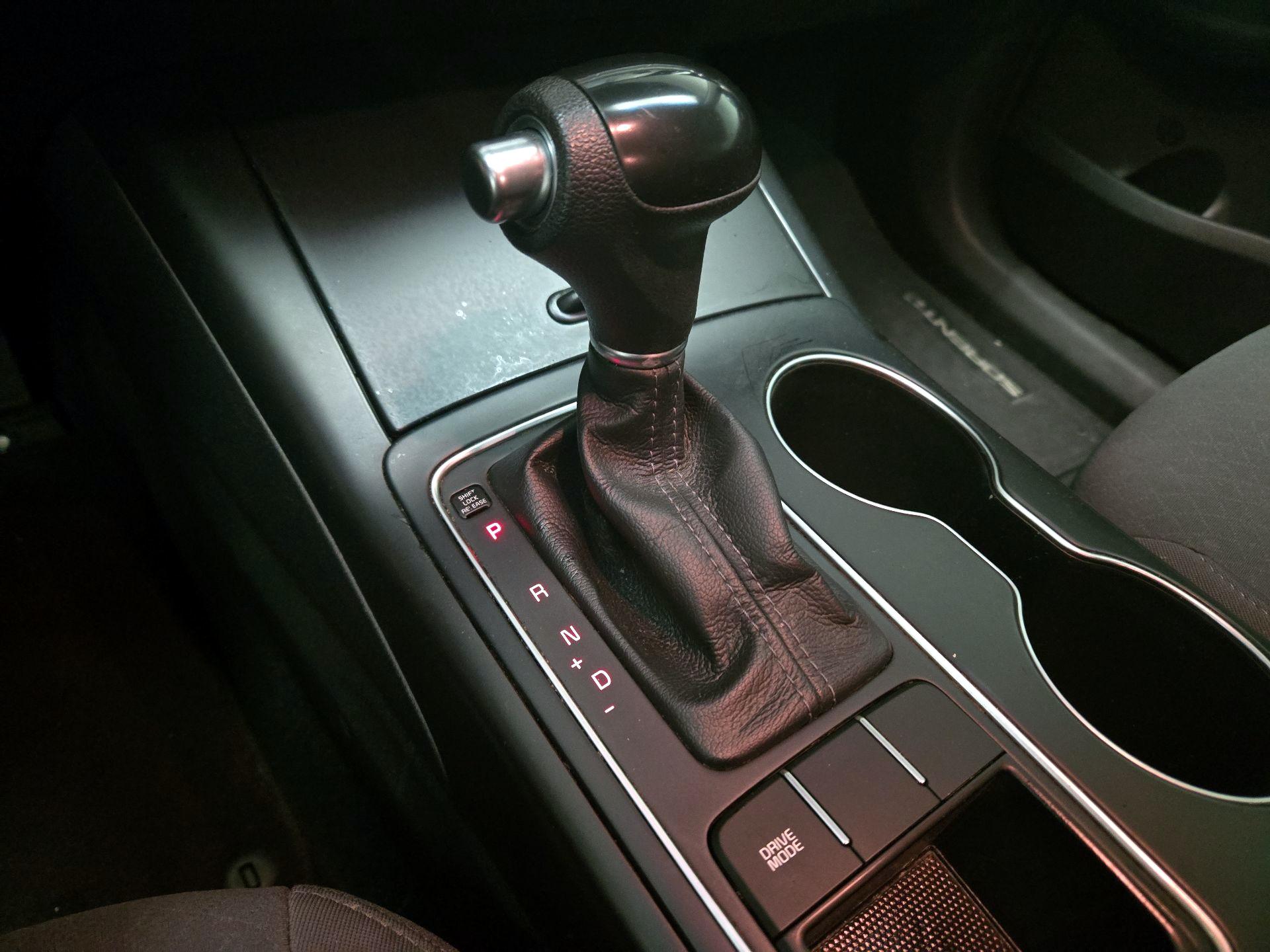 Thumbnail: 2017 Kia Sorento - 17