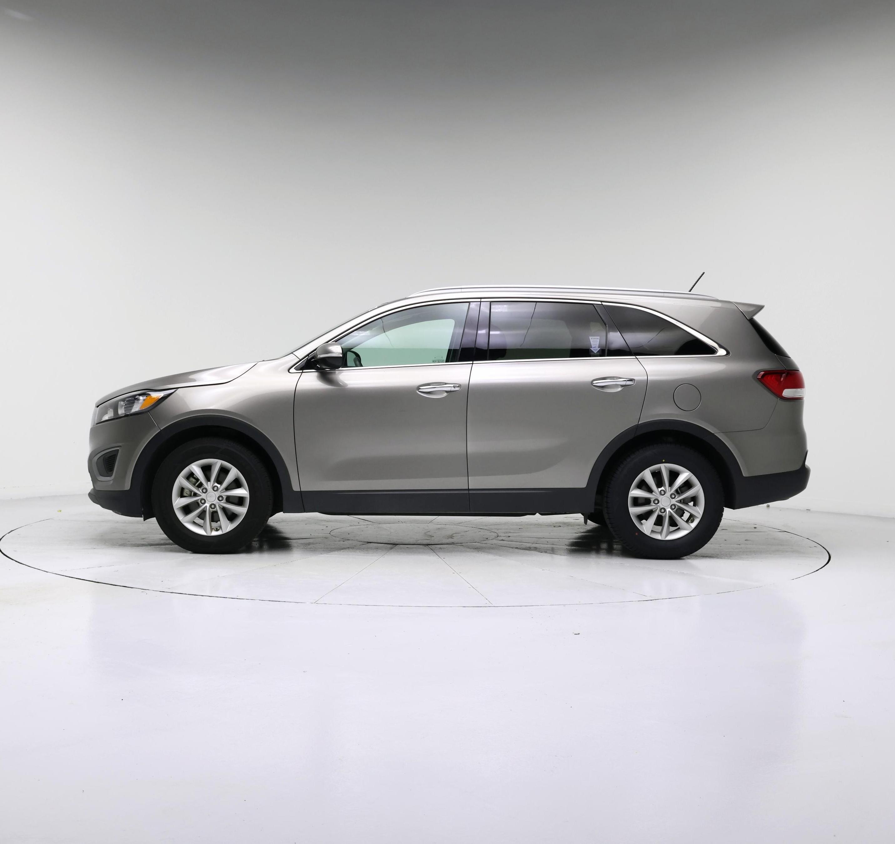 Thumbnail: 2017 Kia Sorento - 3