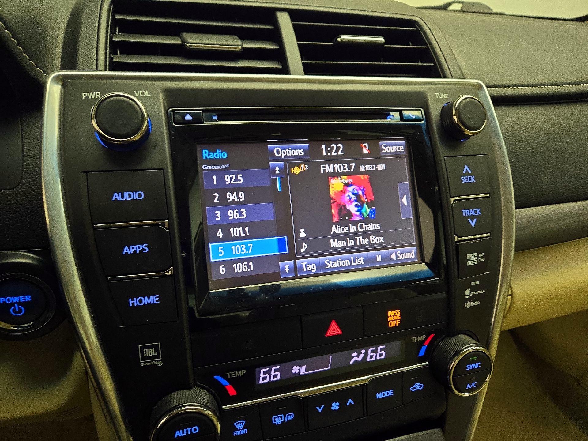 Thumbnail: 2015 Toyota Camry - 15