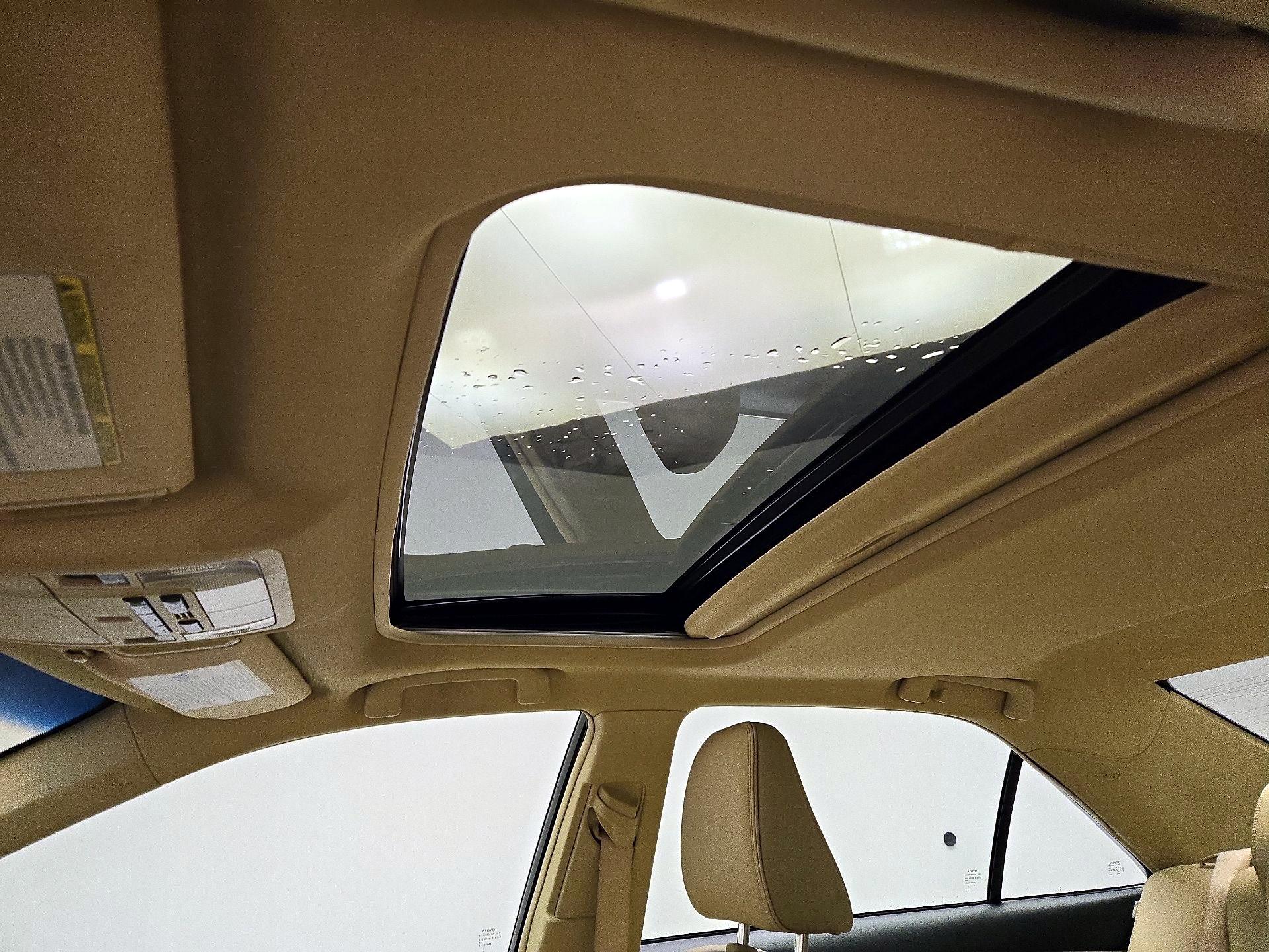 Thumbnail: 2015 Toyota Camry - 19