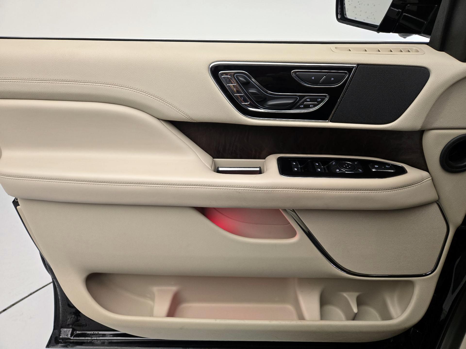 Thumbnail: 2019 Lincoln Navigator - 12