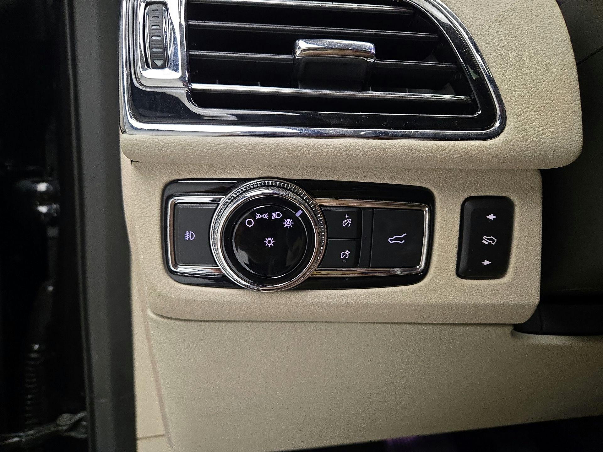 Thumbnail: 2019 Lincoln Navigator - 13