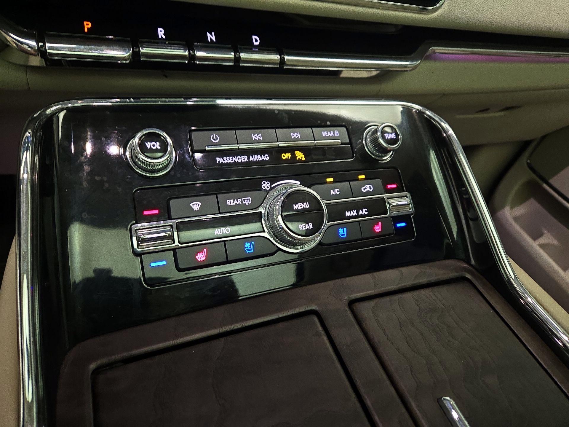 Thumbnail: 2019 Lincoln Navigator - 17