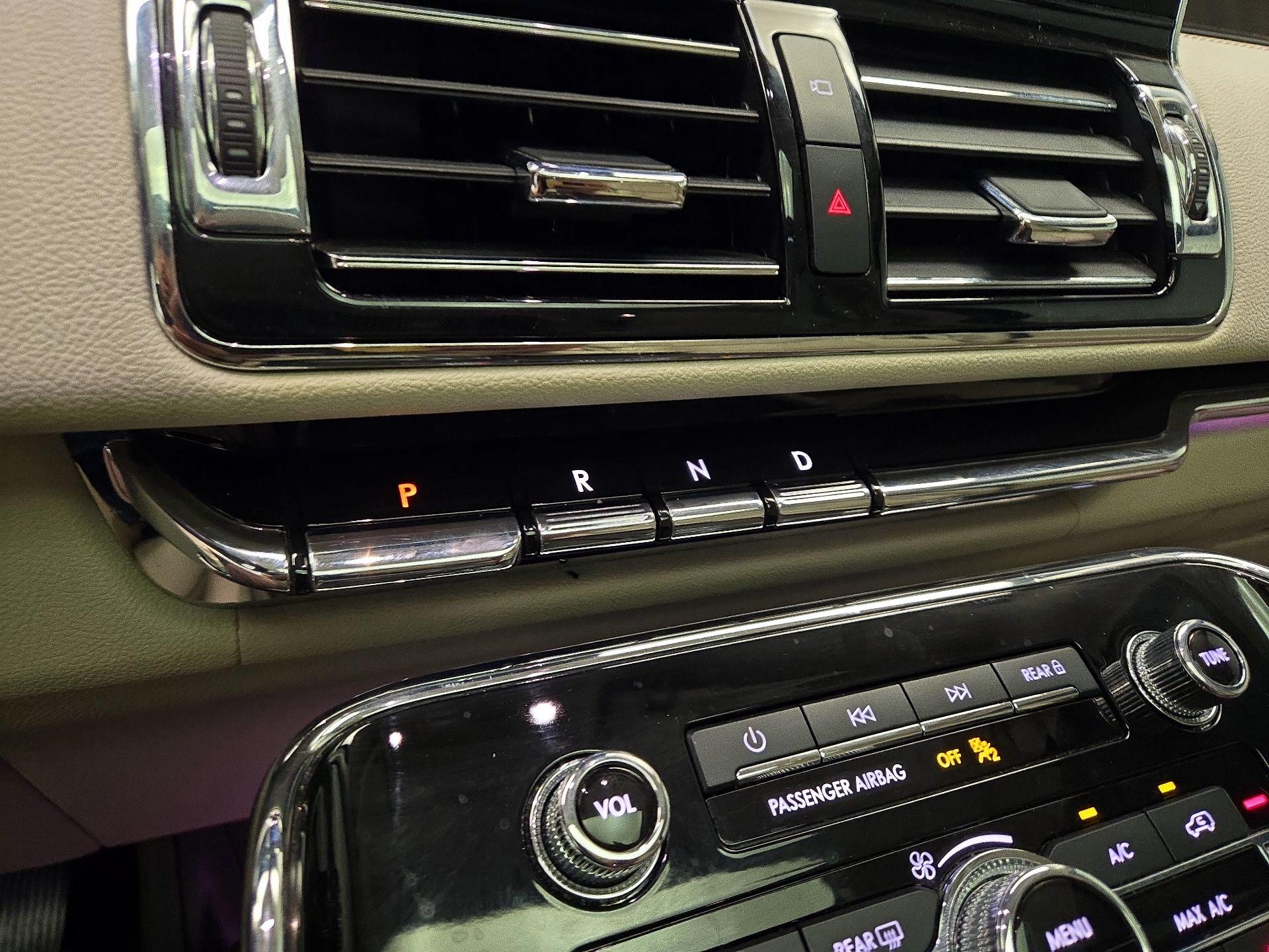 Thumbnail: 2019 Lincoln Navigator - 18