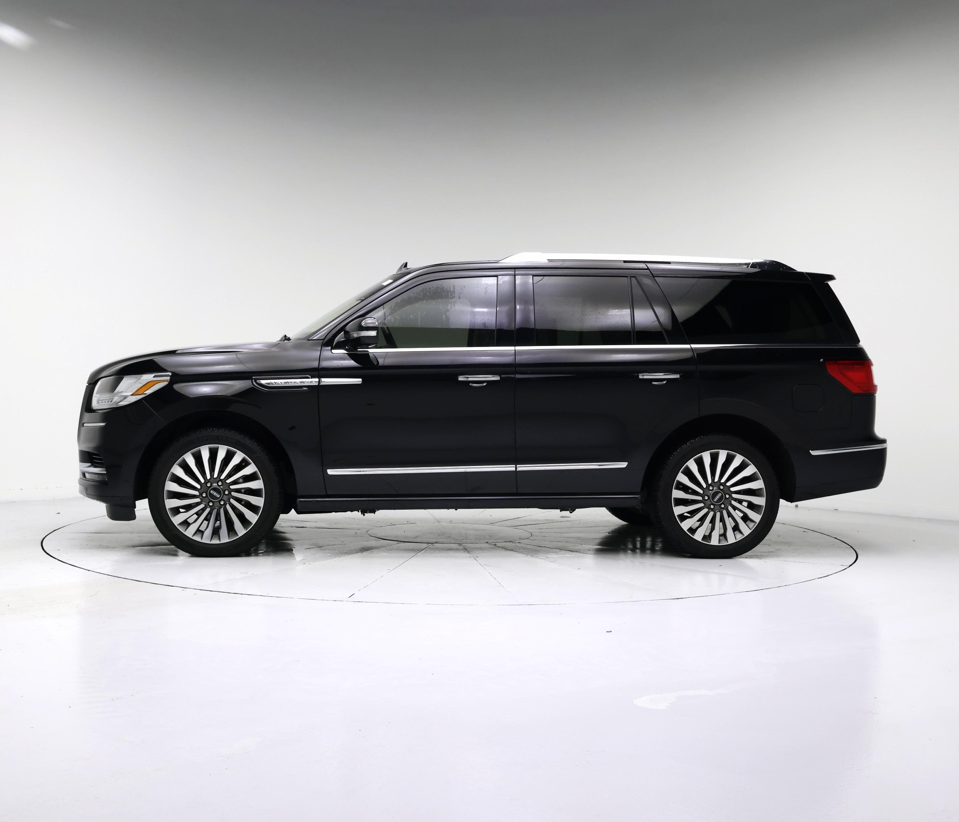Thumbnail: 2019 Lincoln Navigator - 3