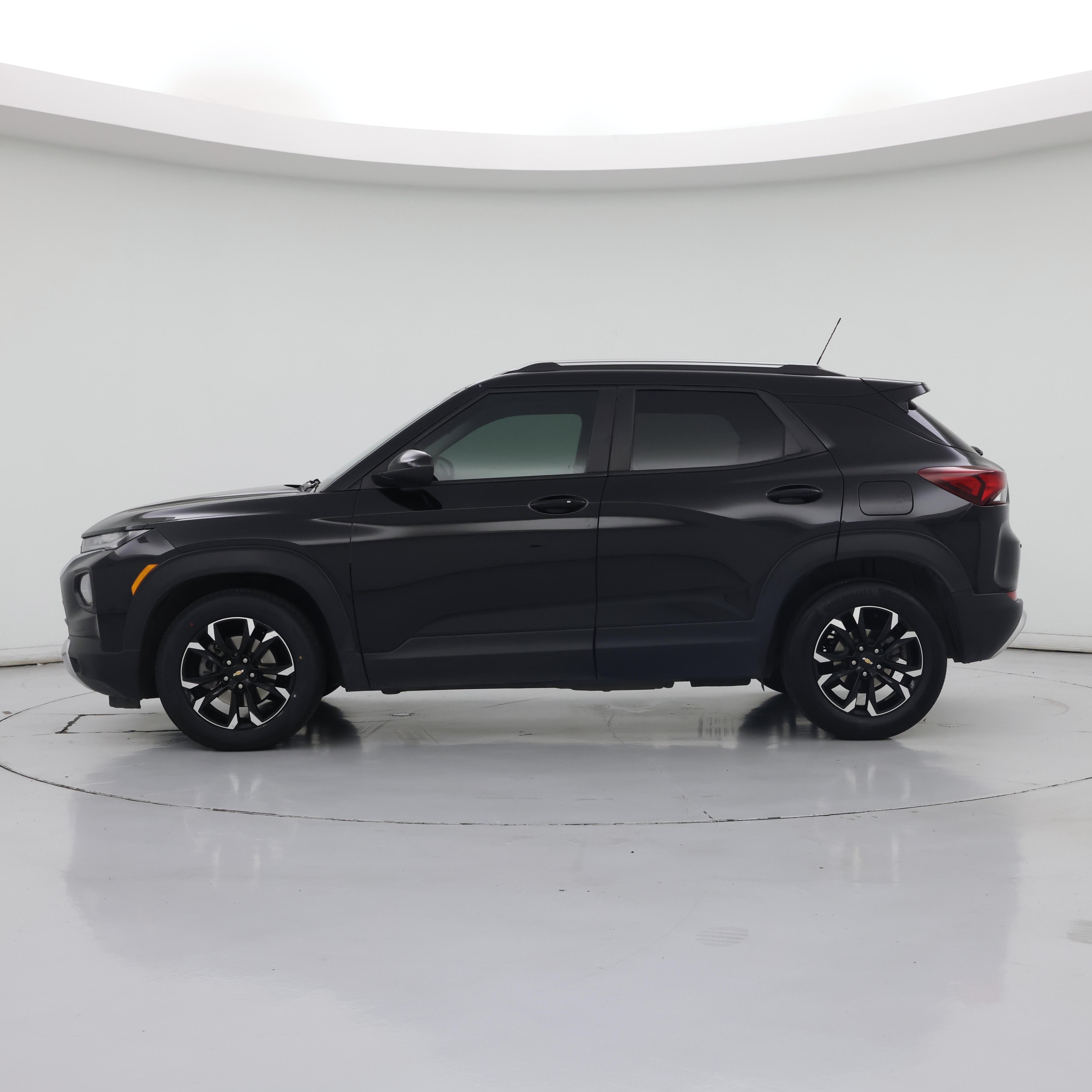 Thumbnail: 2023 Chevrolet TrailBlazer - 3