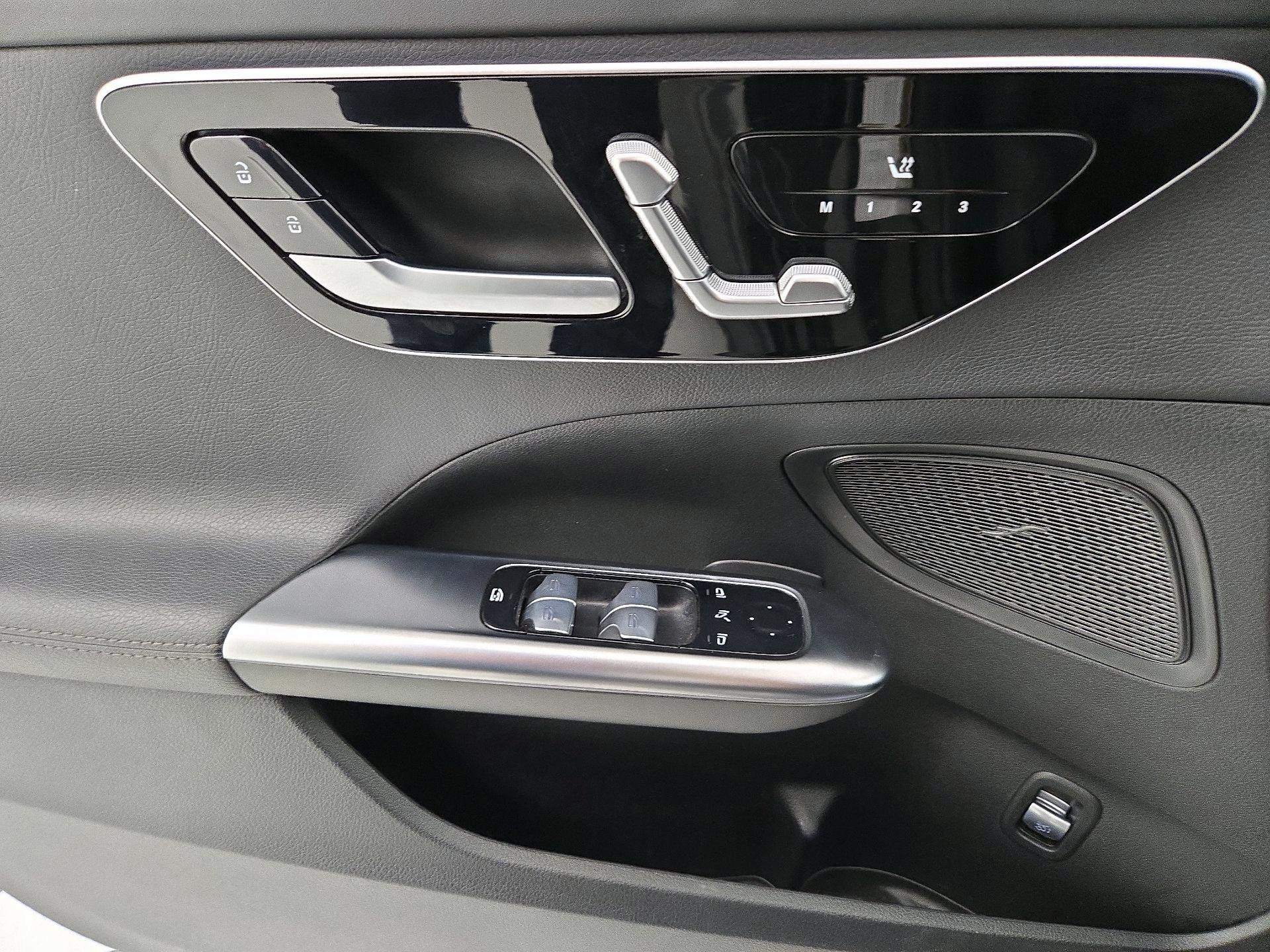 Thumbnail: 2023 Mercedes-Benz C-Class - 12