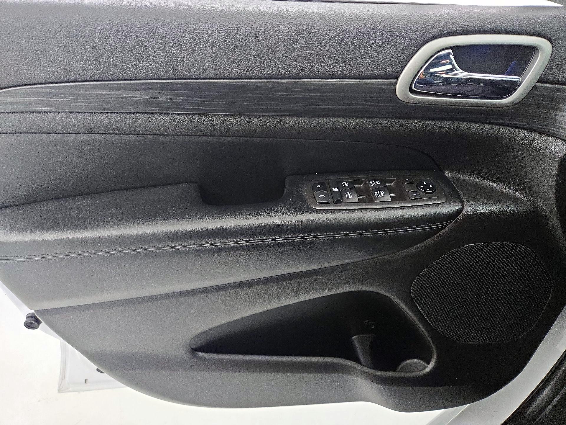 Thumbnail: 2021 Jeep Grand Cherokee - 12