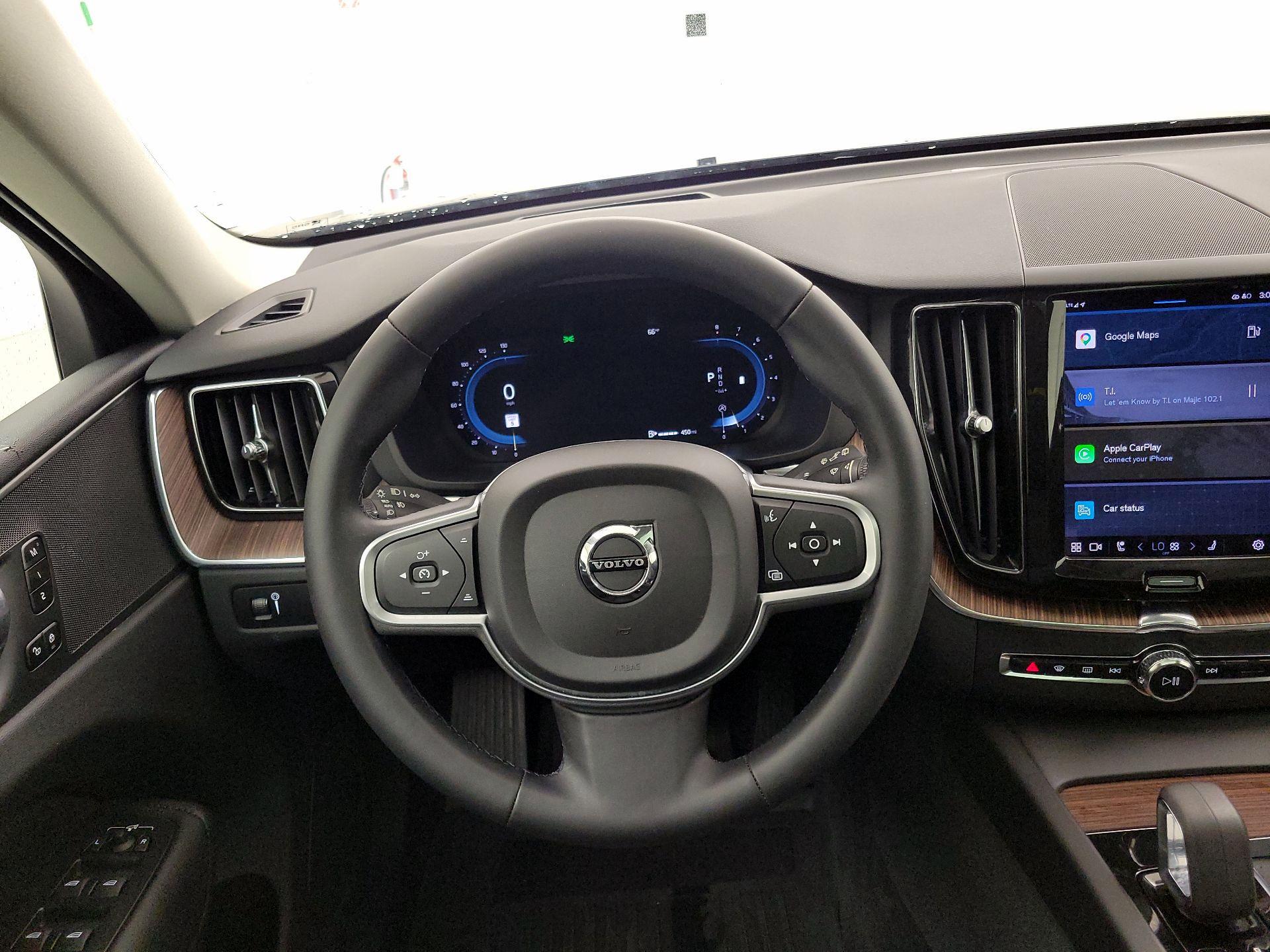 Thumbnail: 2022 Volvo XC60 - 10
