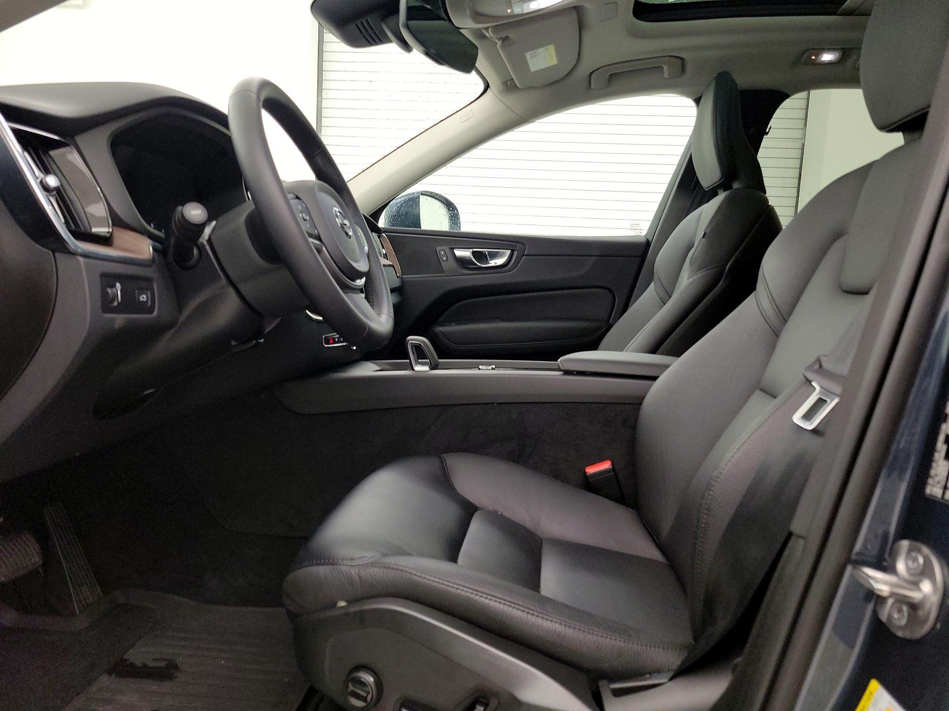 Thumbnail: 2022 Volvo XC60 - 11