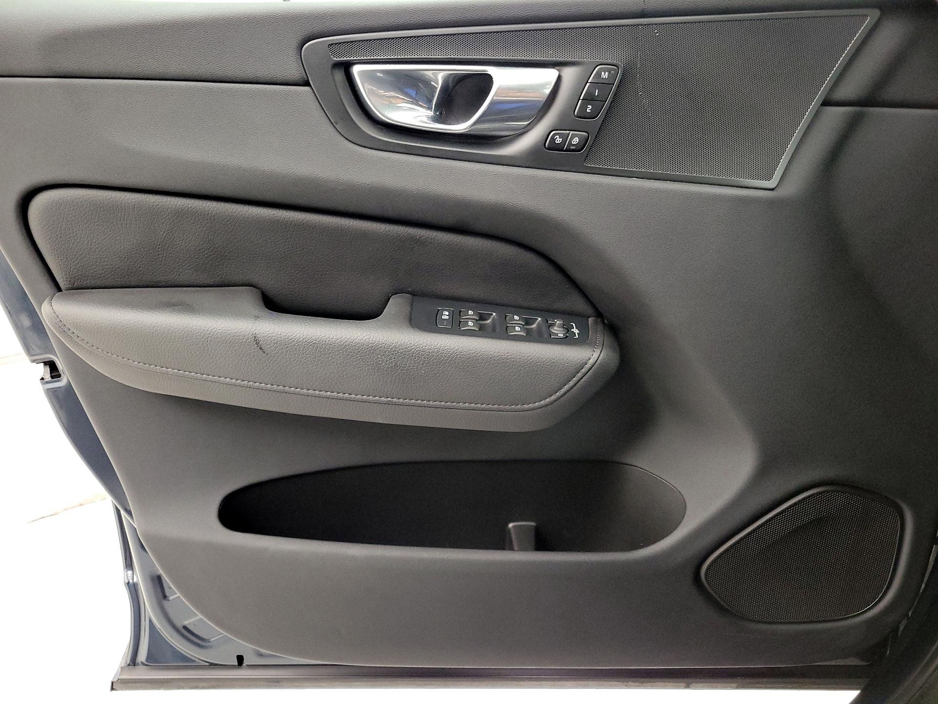 Thumbnail: 2022 Volvo XC60 - 12