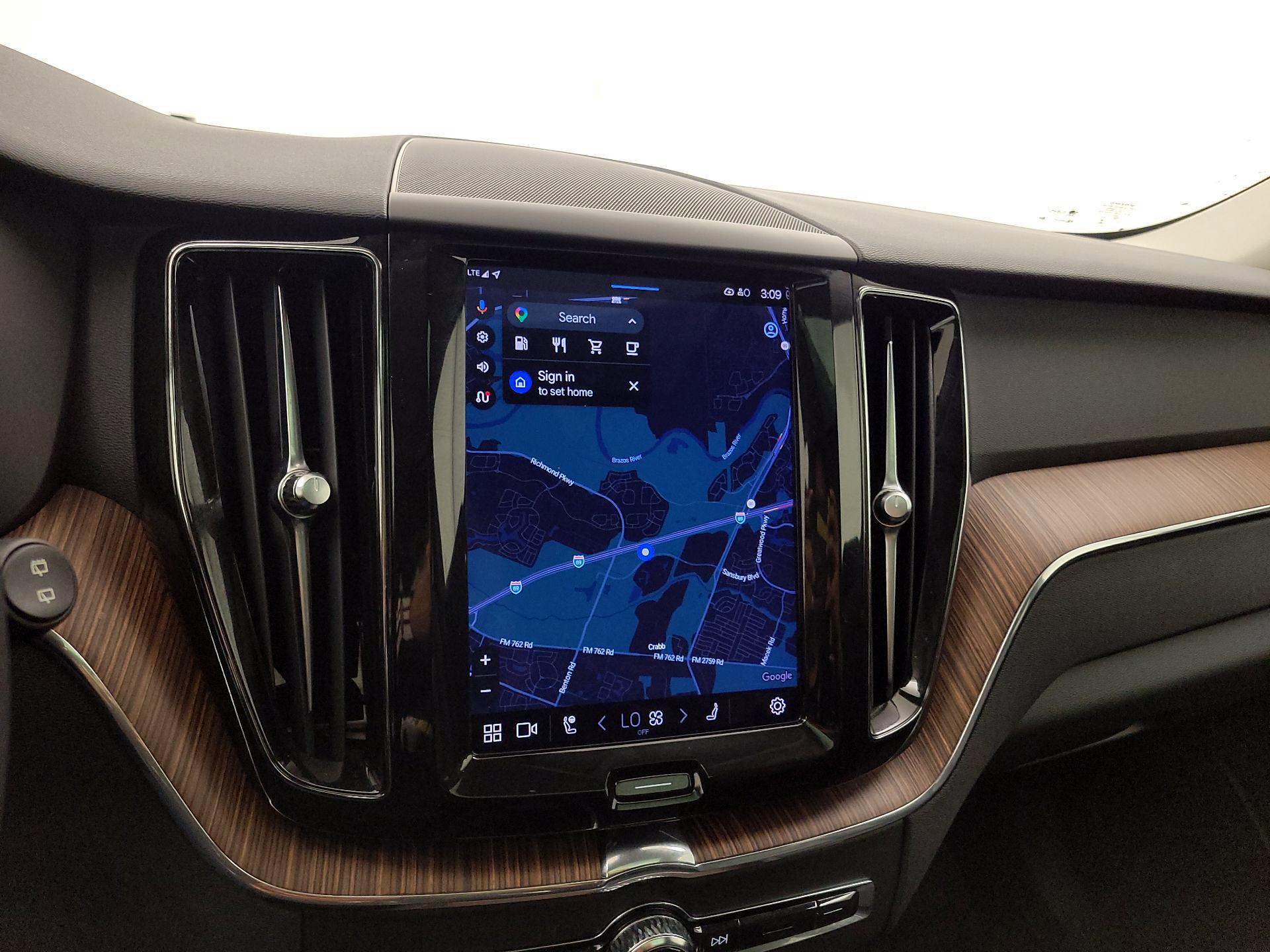 Thumbnail: 2022 Volvo XC60 - 14