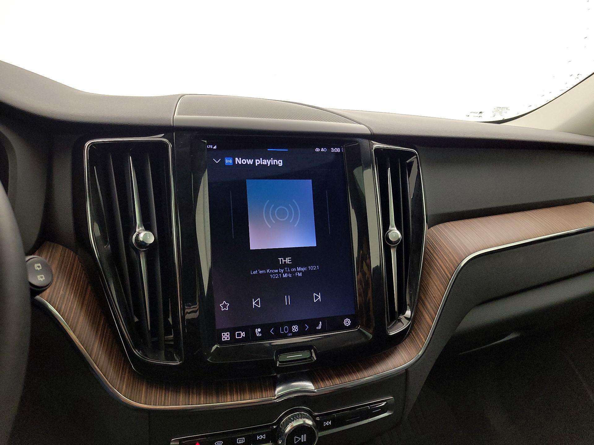 Thumbnail: 2022 Volvo XC60 - 16