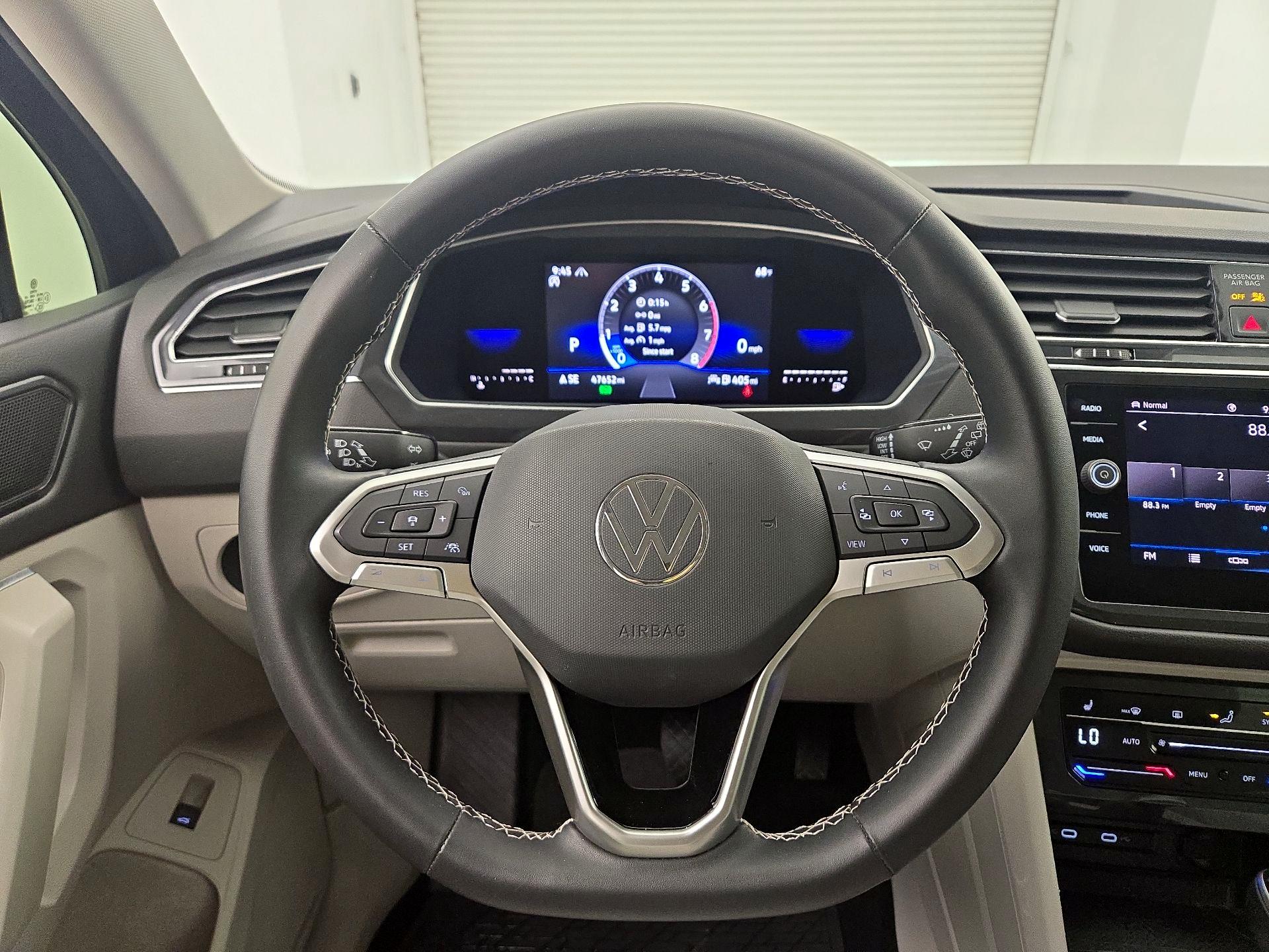 Thumbnail: 2022 Volkswagen Tiguan - 10