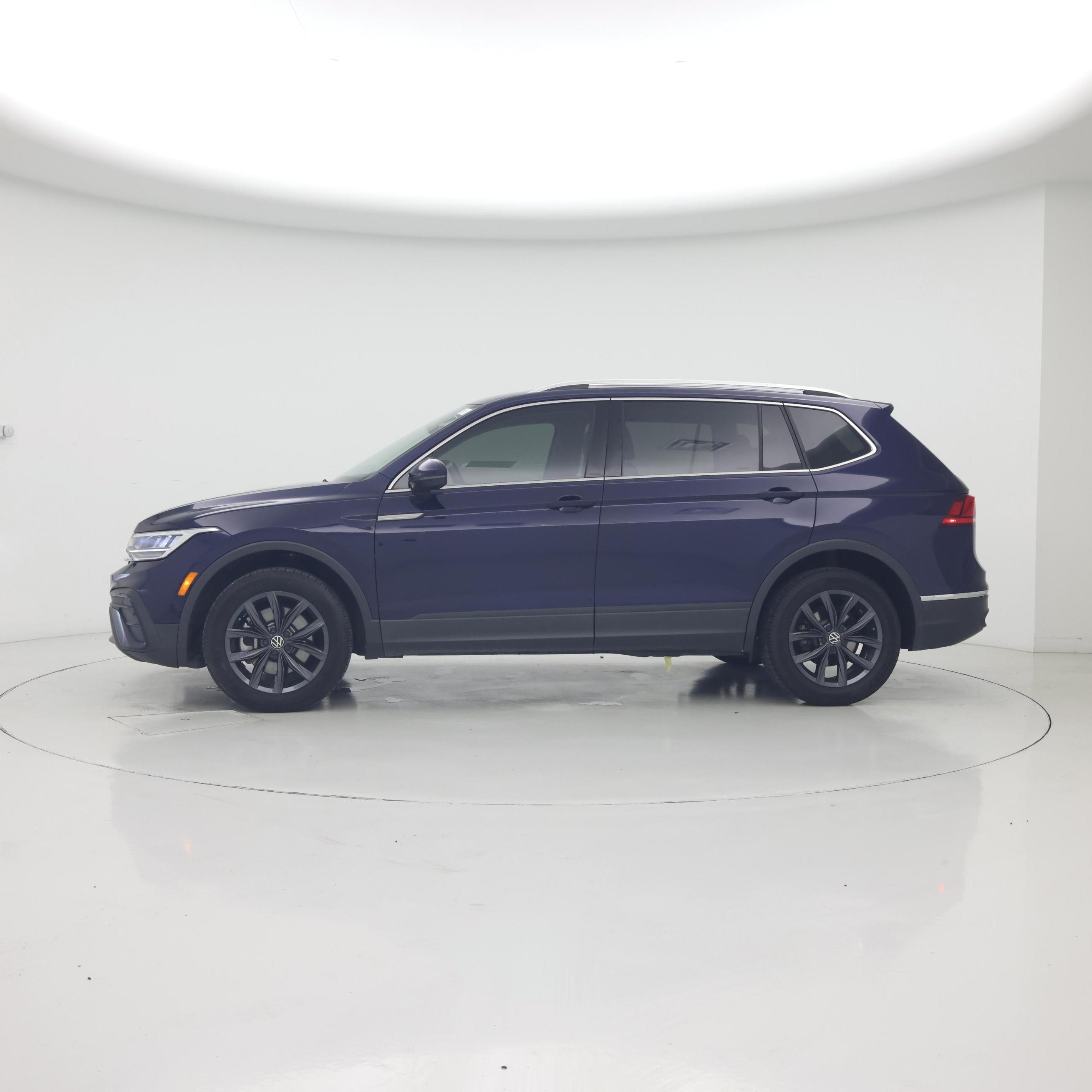 Thumbnail: 2022 Volkswagen Tiguan - 3