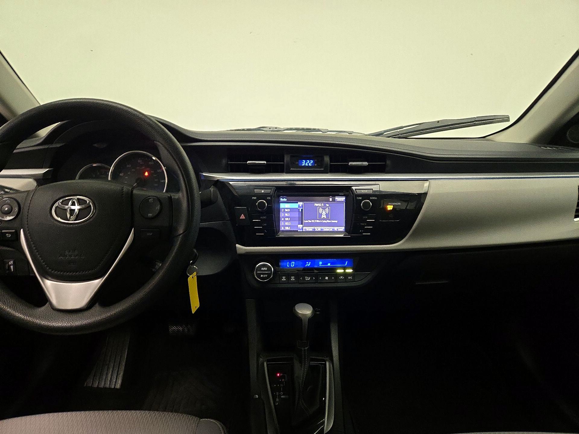 Thumbnail: 2015 Toyota Corolla - 9
