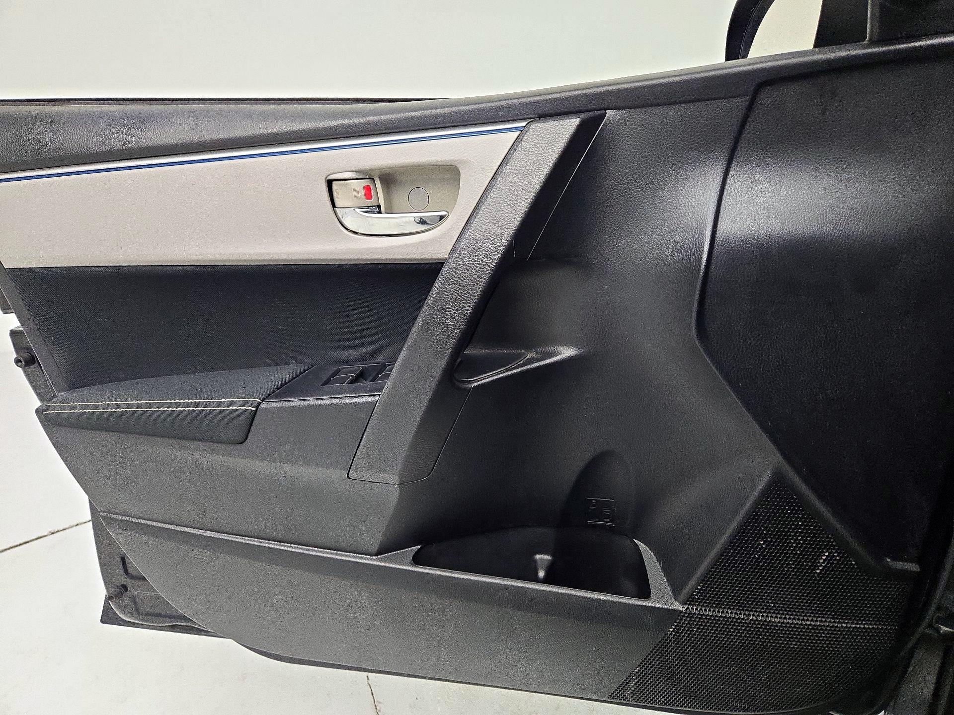 Thumbnail: 2015 Toyota Corolla - 12
