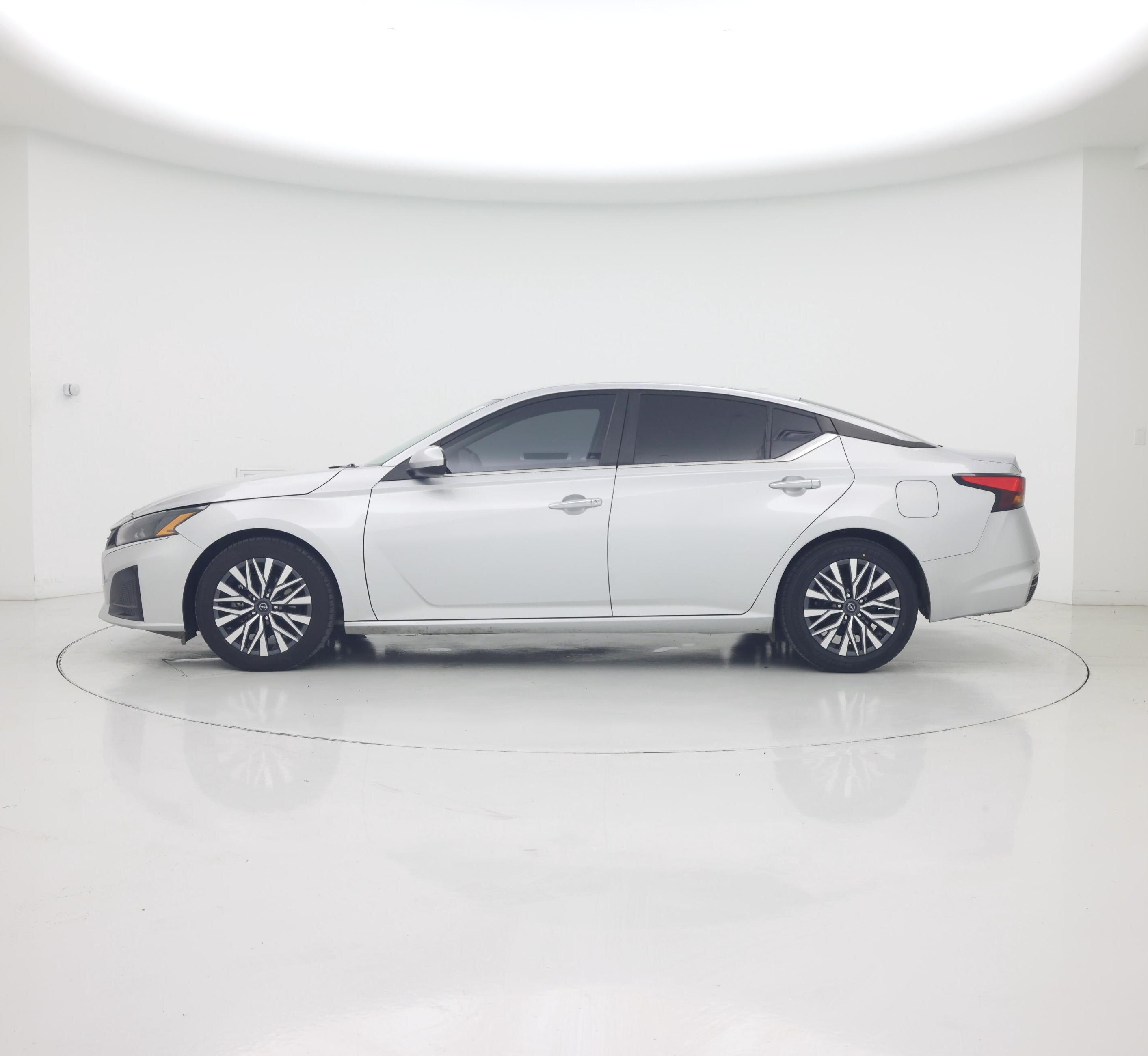 Thumbnail: 2023 Nissan Altima - 3