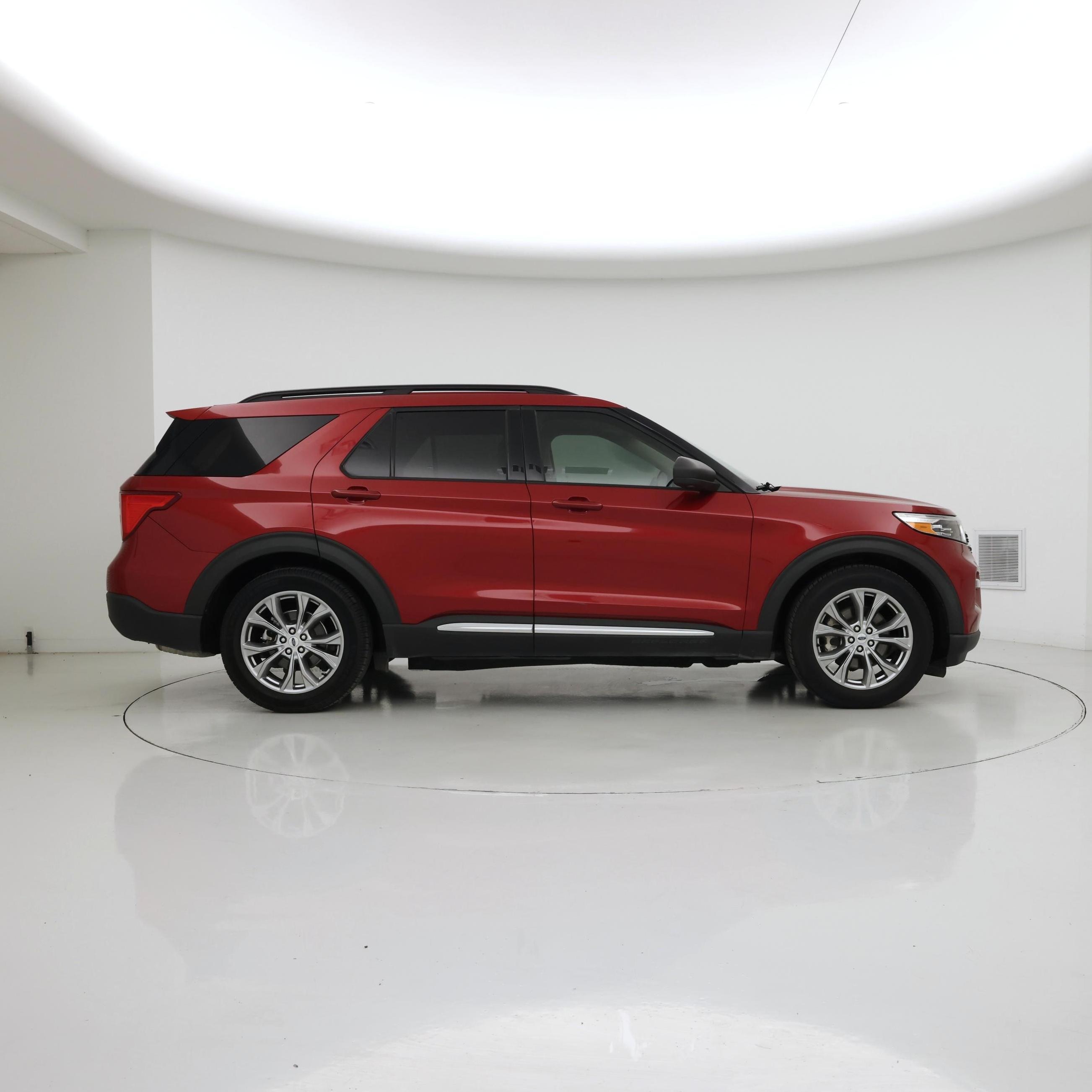Thumbnail: 2021 Ford Explorer - 7
