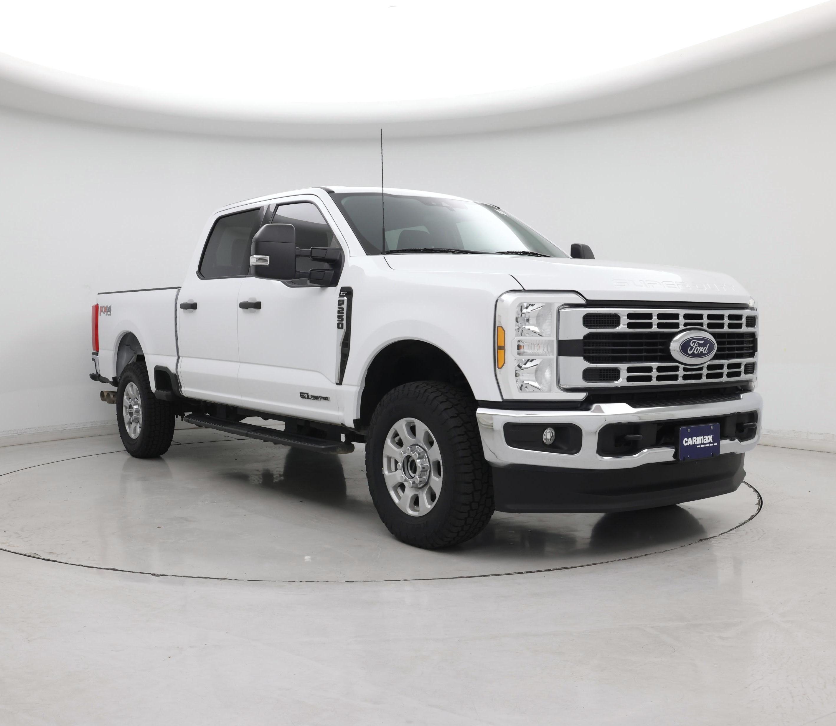 White 2024 Ford F-250 Super Duty Pickup Truck Four-Wheel Drive Automatic