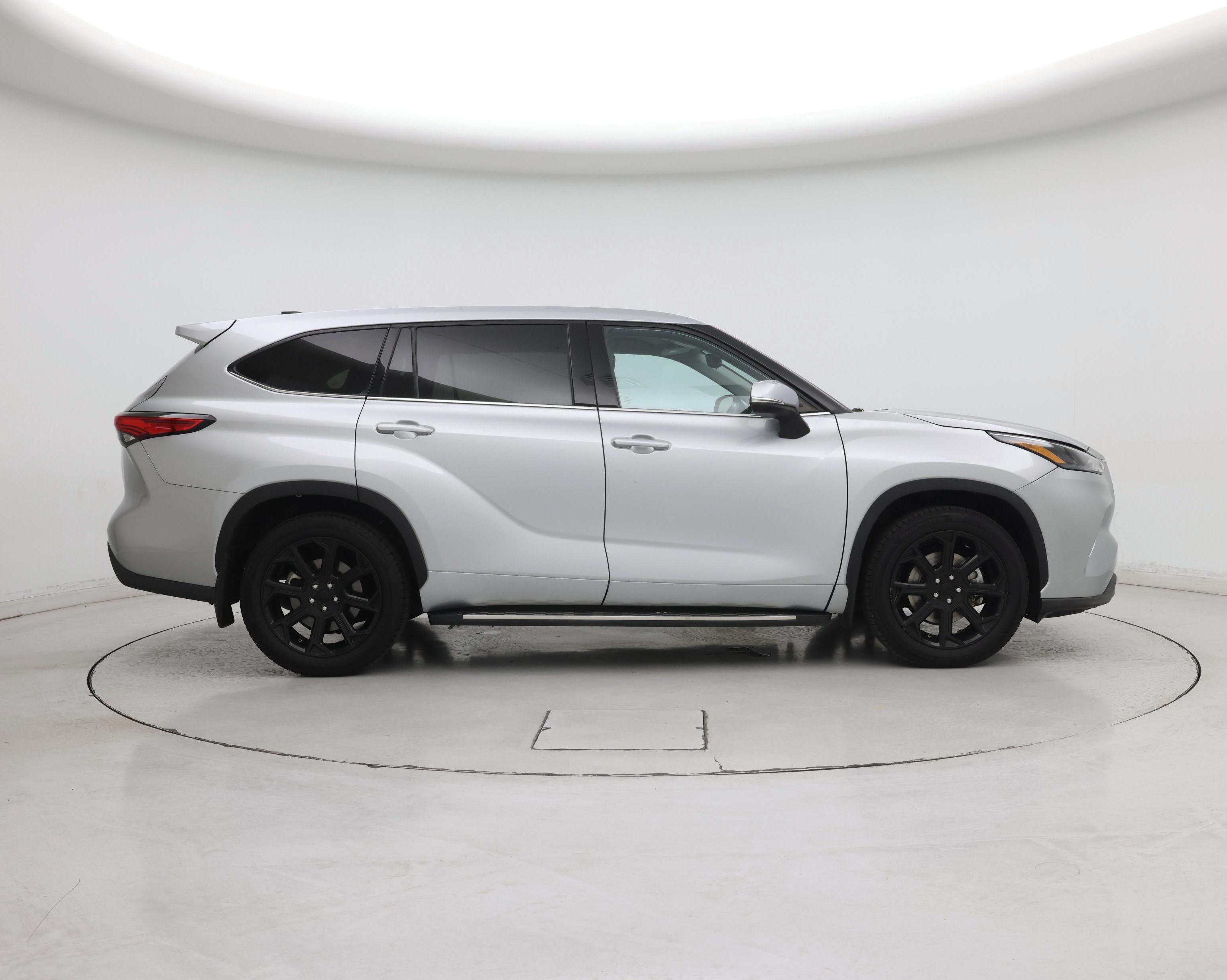 Thumbnail: 2022 Toyota Highlander - 7