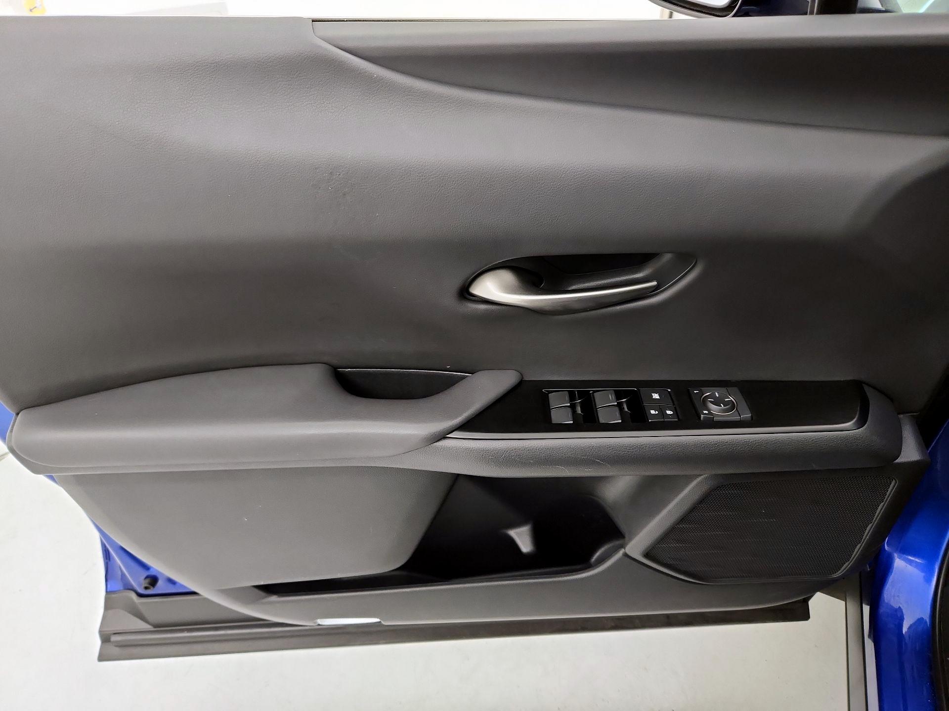 Thumbnail: 2022 Lexus UX - 12