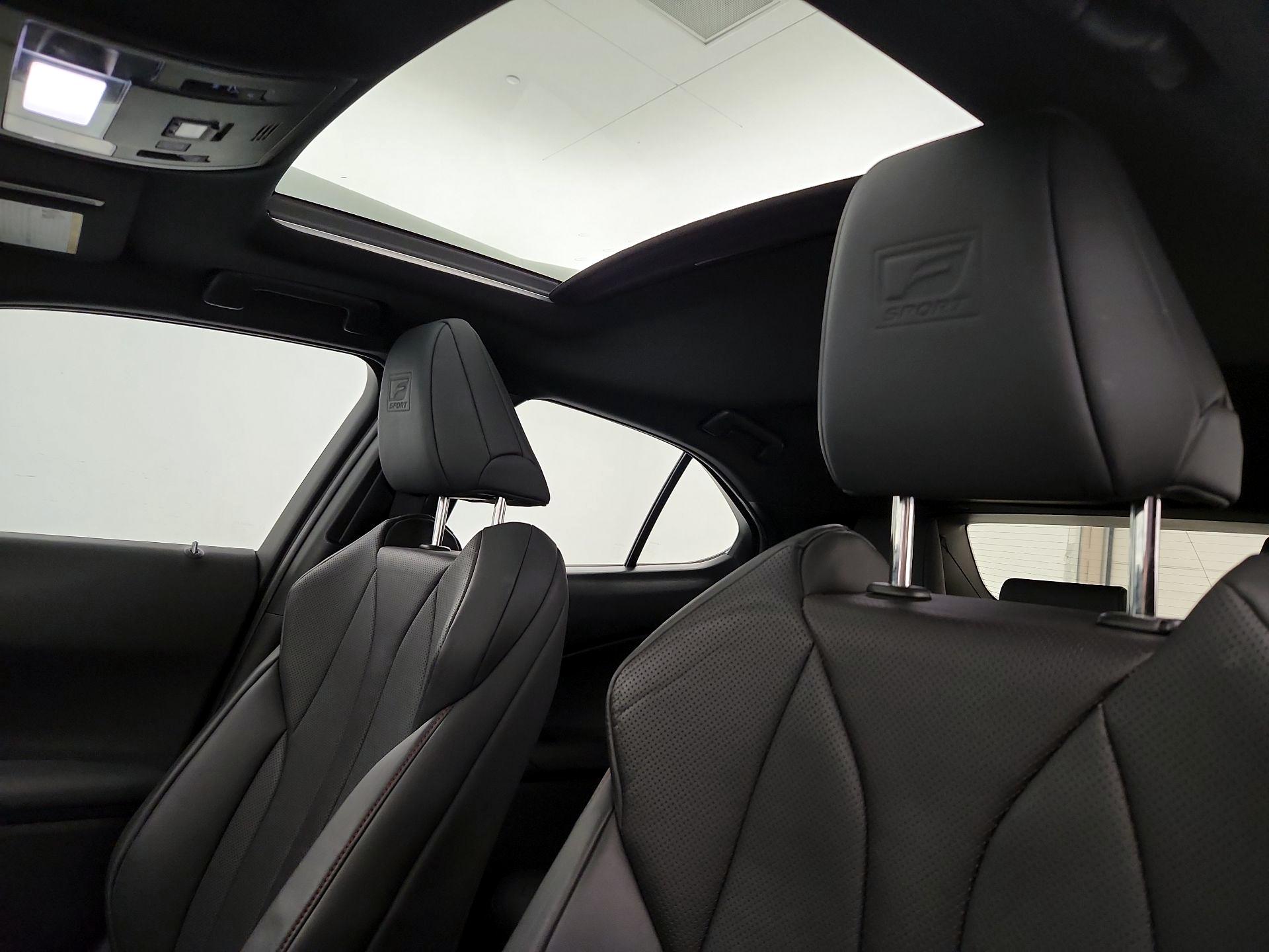 Thumbnail: 2022 Lexus UX - 19