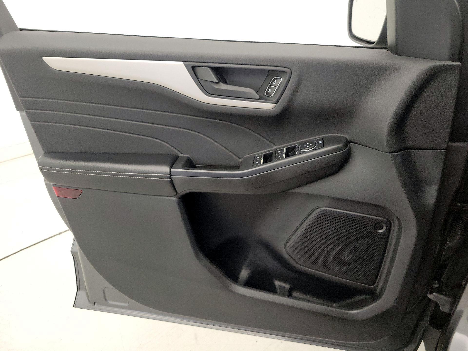Thumbnail: 2022 Ford Escape - 12