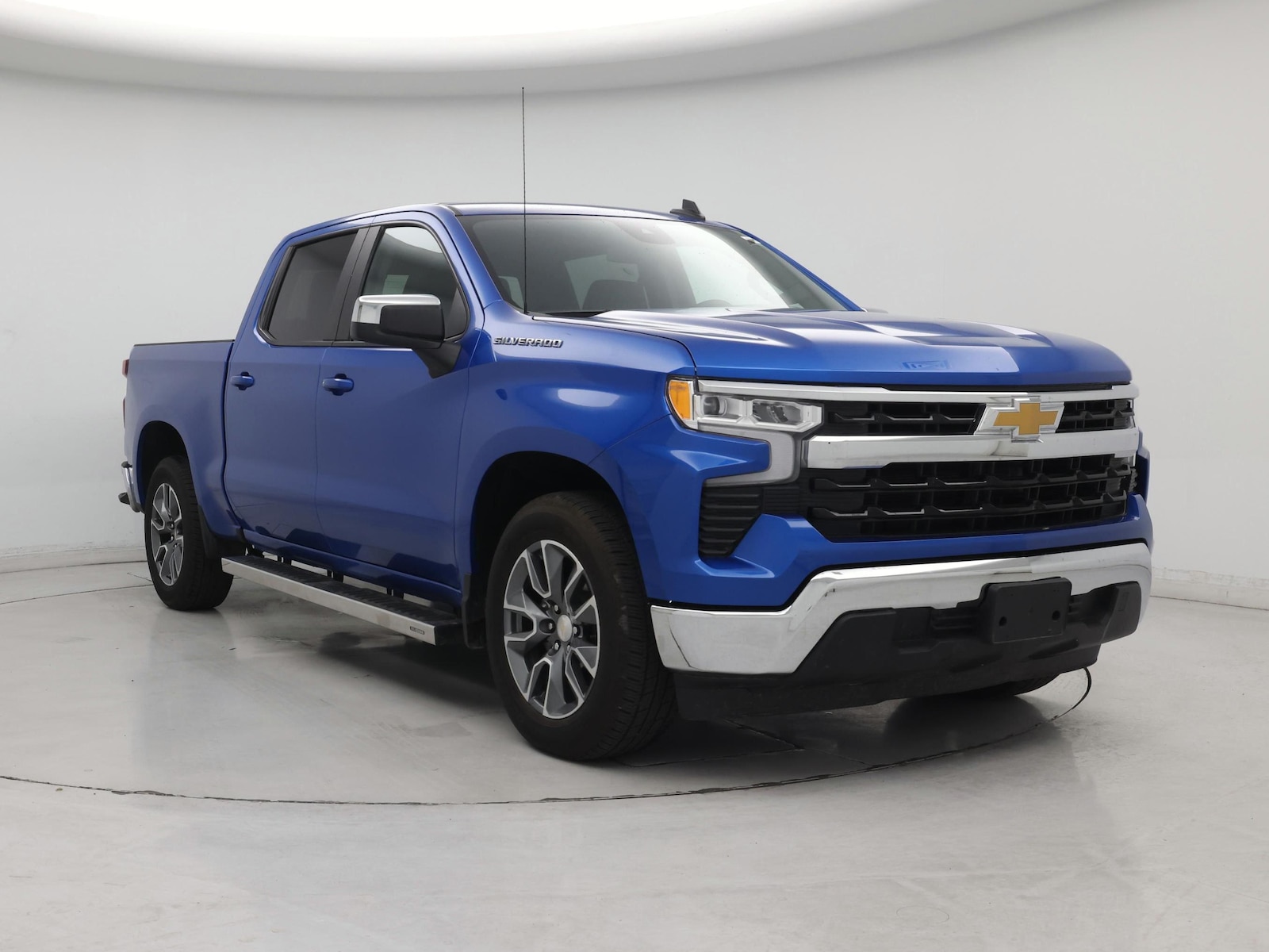 2024 Chevrolet Silverado 1500 LT - Photo 2