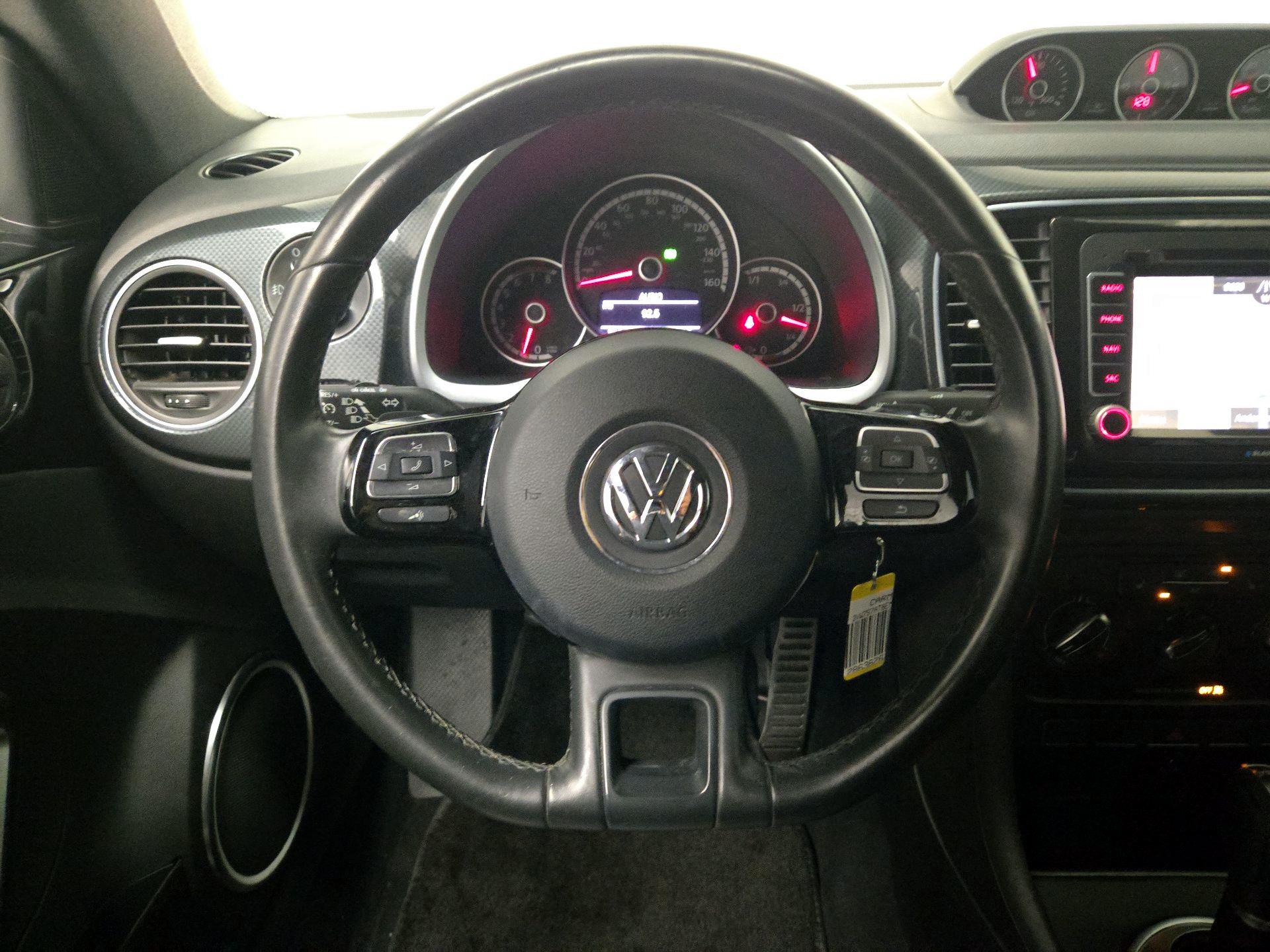 Thumbnail: 2014 Volkswagen Beetle - 10