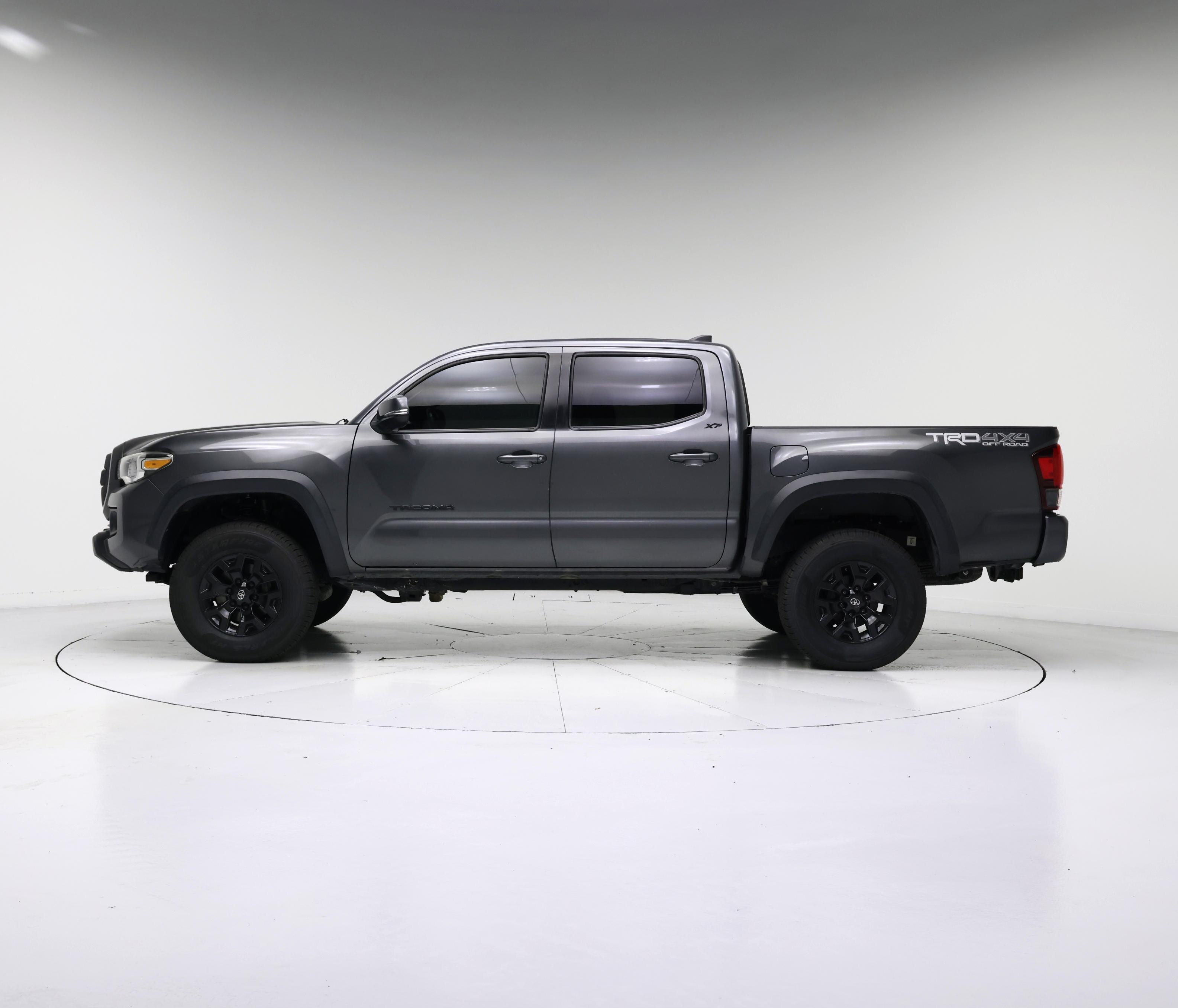 Thumbnail: 2019 Toyota Tacoma - 3