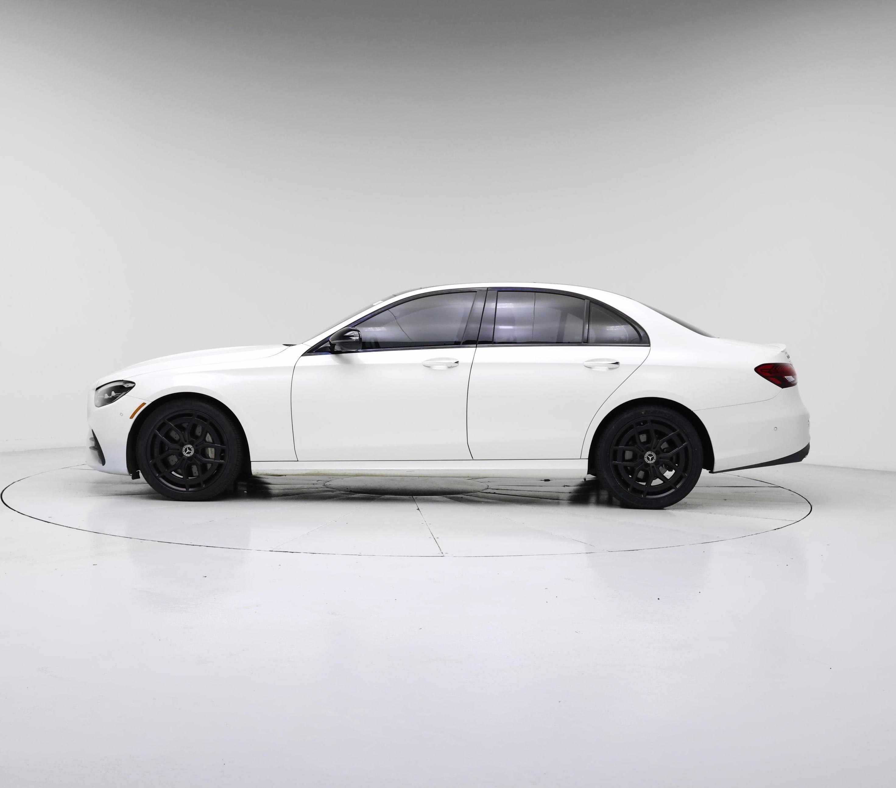Thumbnail: 2022 Mercedes-Benz E-Class - 3