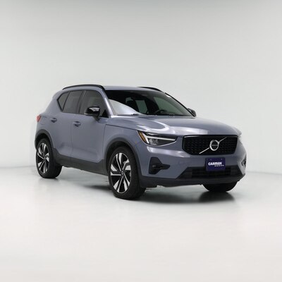 2023 Volvo XC40 B5 Plus Dark Theme