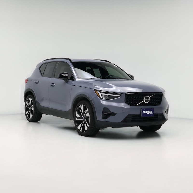 2023 Volvo XC40 B5 Plus Dark Theme