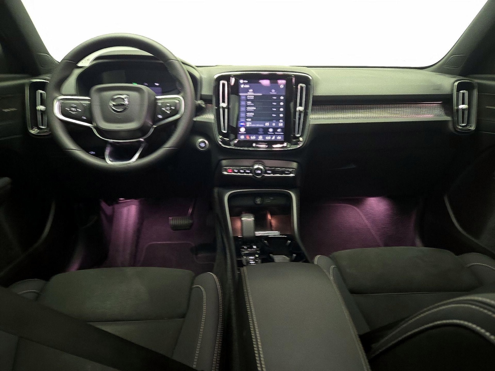 2023 Volvo XC40 Plus - Photo 10