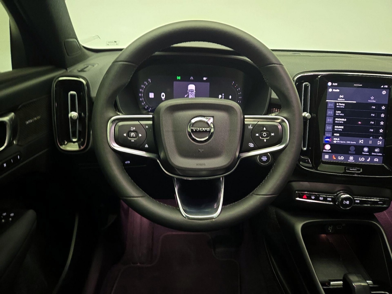 2023 Volvo XC40 Plus - Photo 11