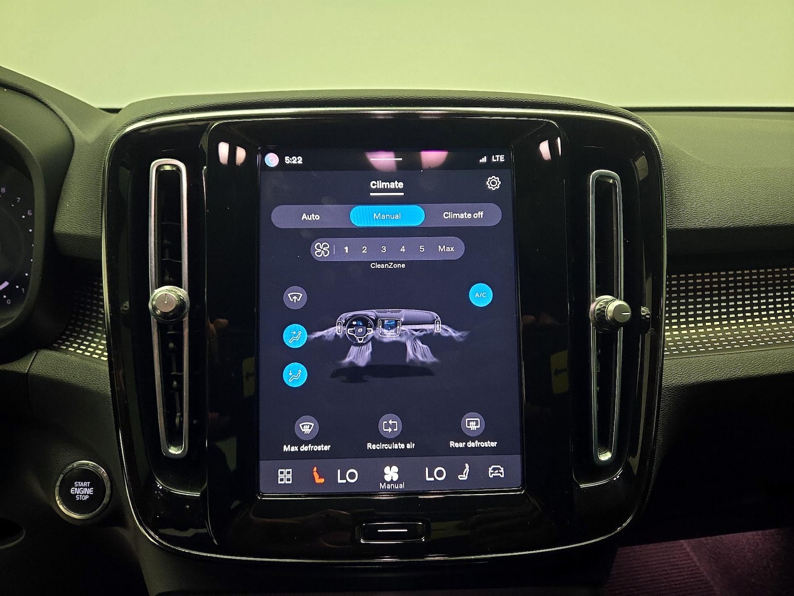 2023 Volvo XC40 Plus - Photo 17
