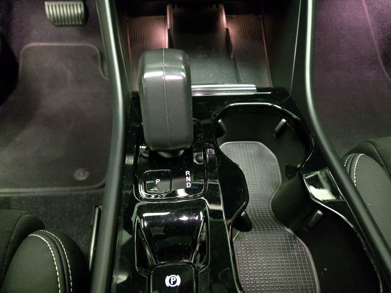 2023 Volvo XC40 Plus - Photo 18