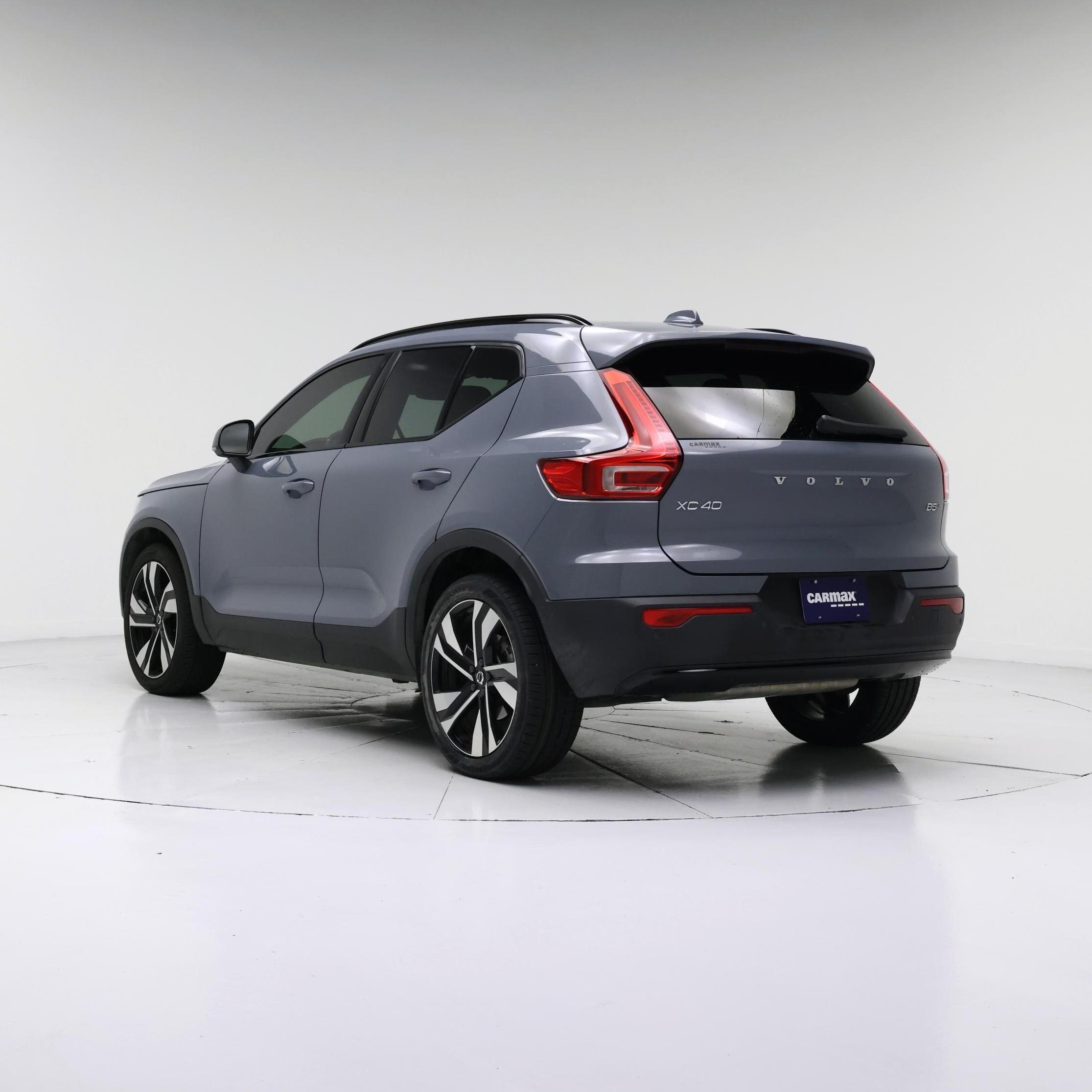 Thumbnail: 2023 Volvo XC40 - 2