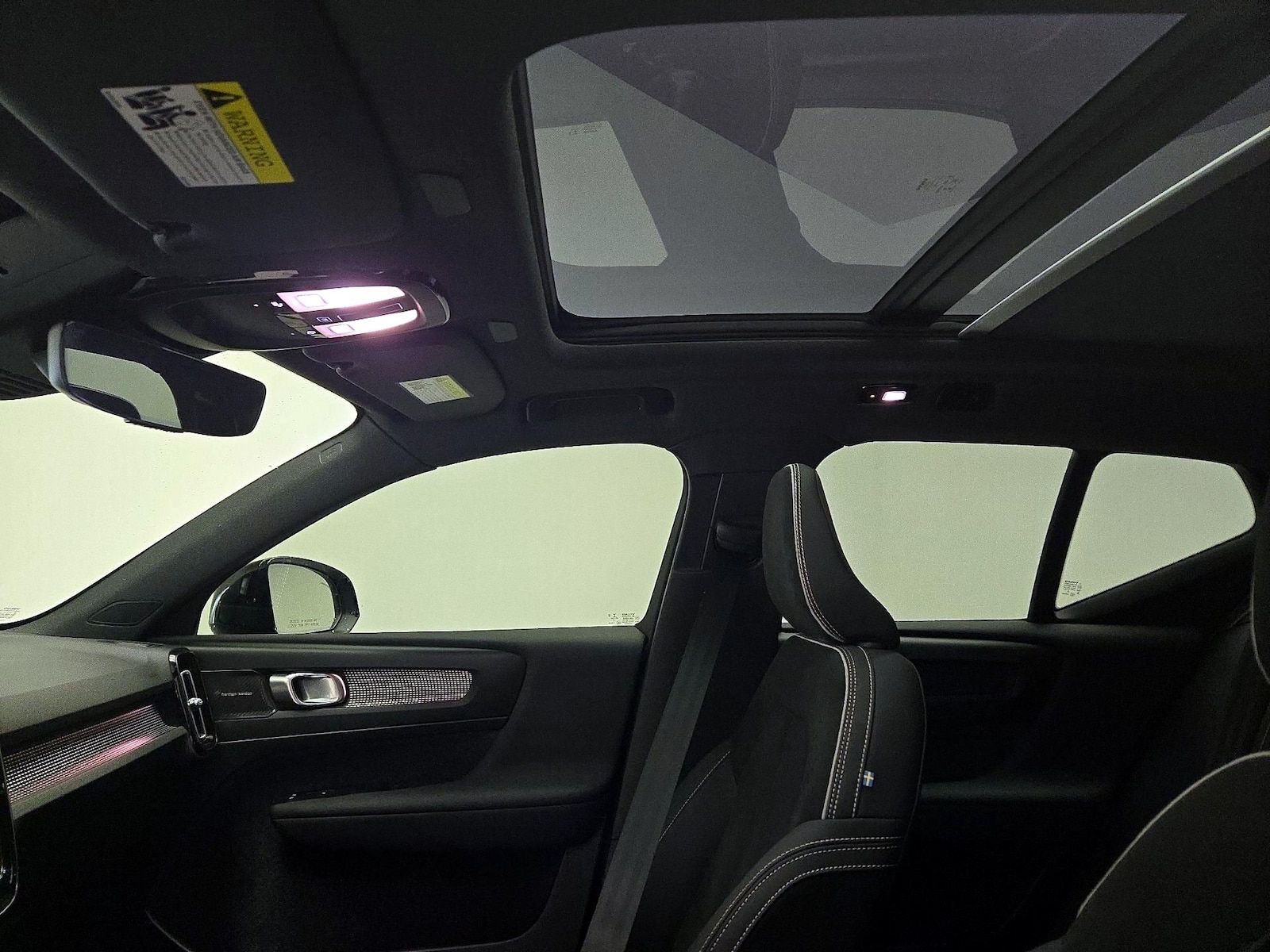 2023 Volvo XC40 Plus - Photo 20