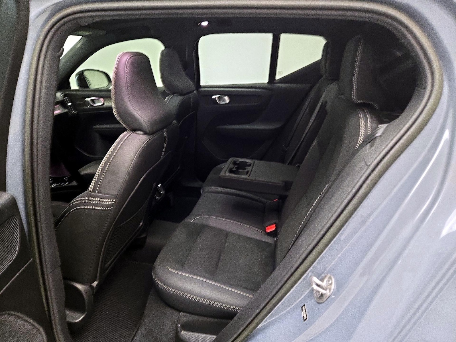 2023 Volvo XC40 Plus - Photo 21