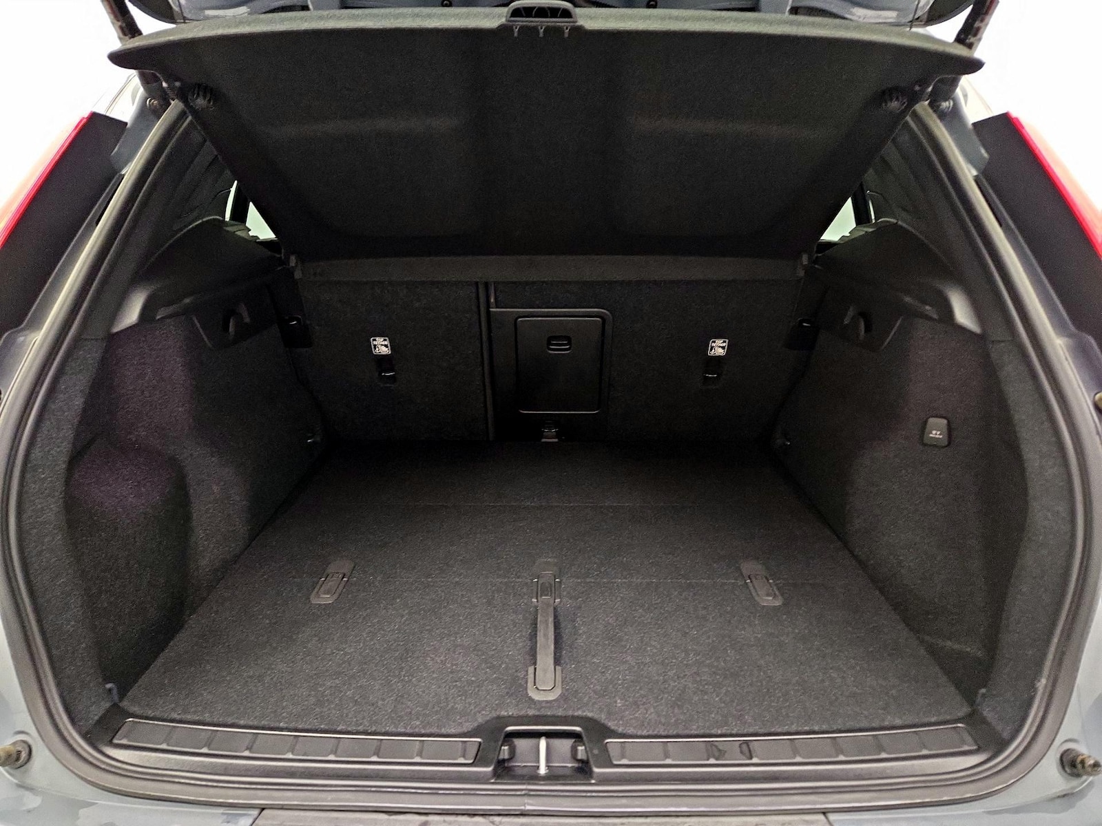 2023 Volvo XC40 Plus - Photo 22