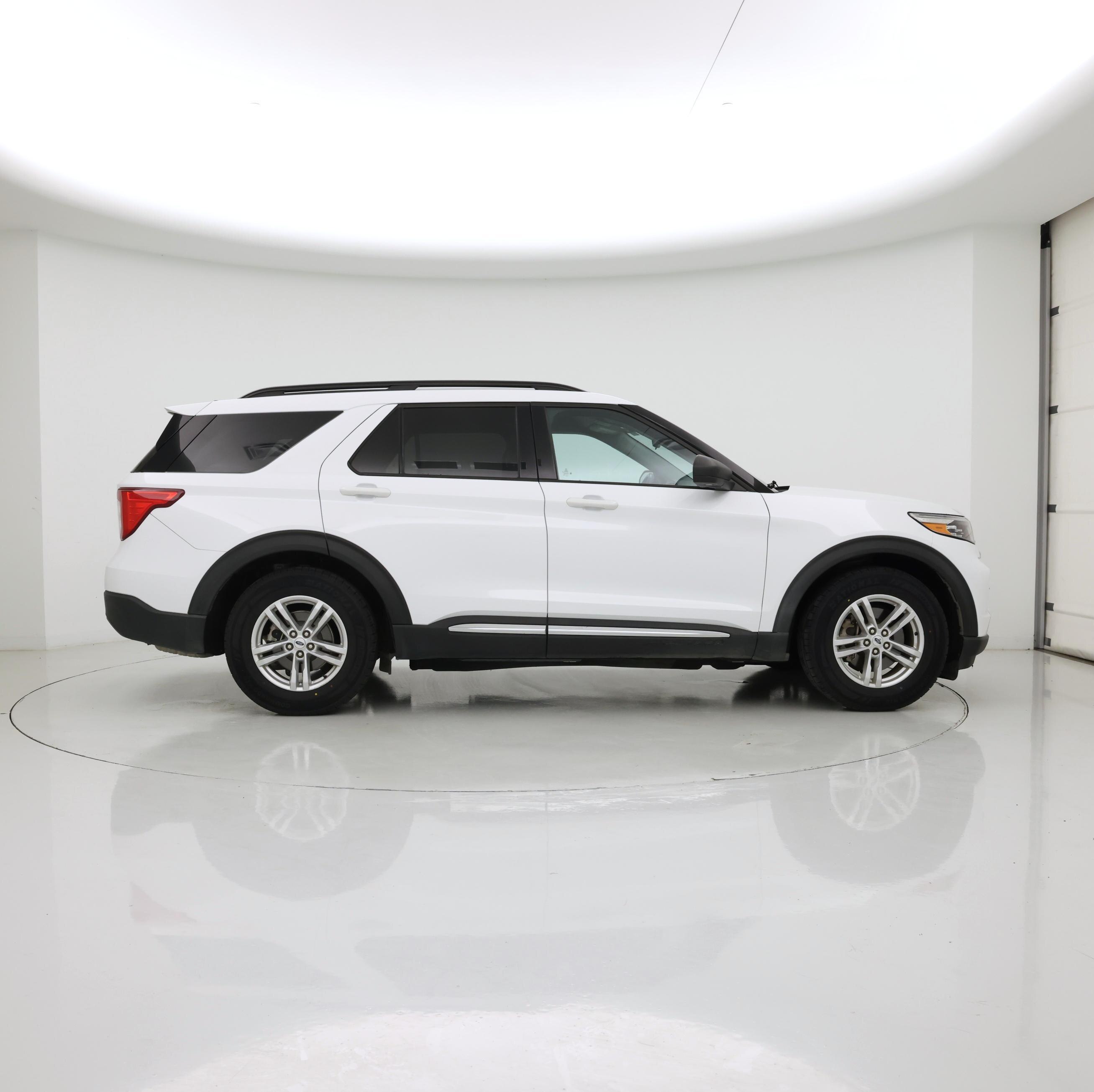 Thumbnail: 2022 Ford Explorer - 7
