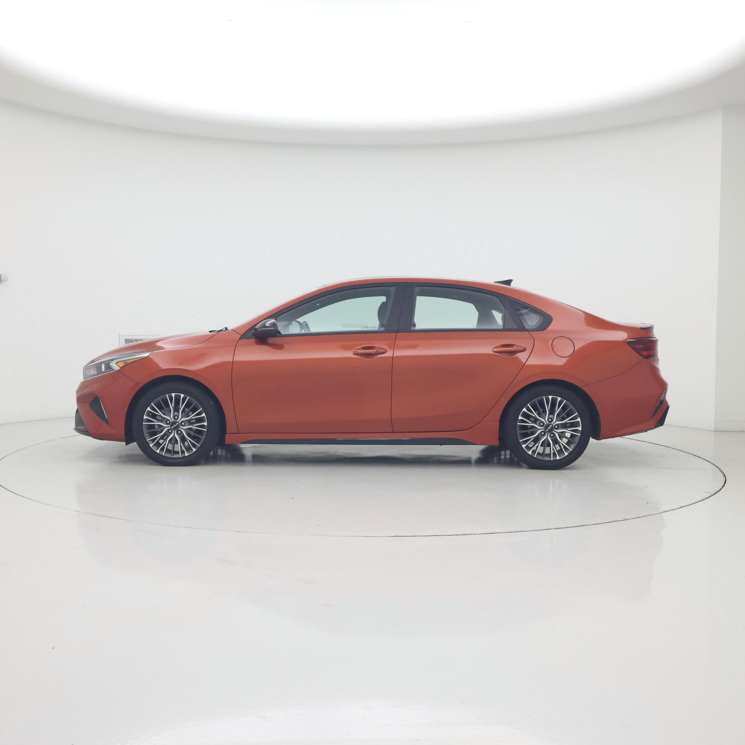 Thumbnail: 2022 Kia Forte - 3