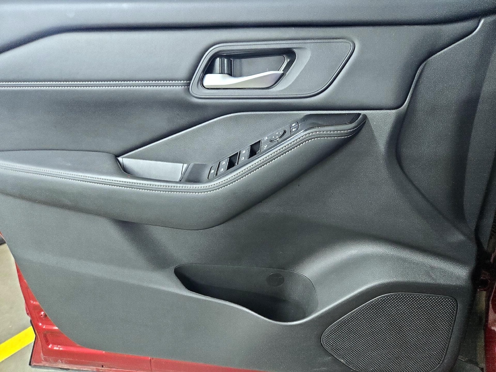 2024 Nissan Rogue SV - Photo 13