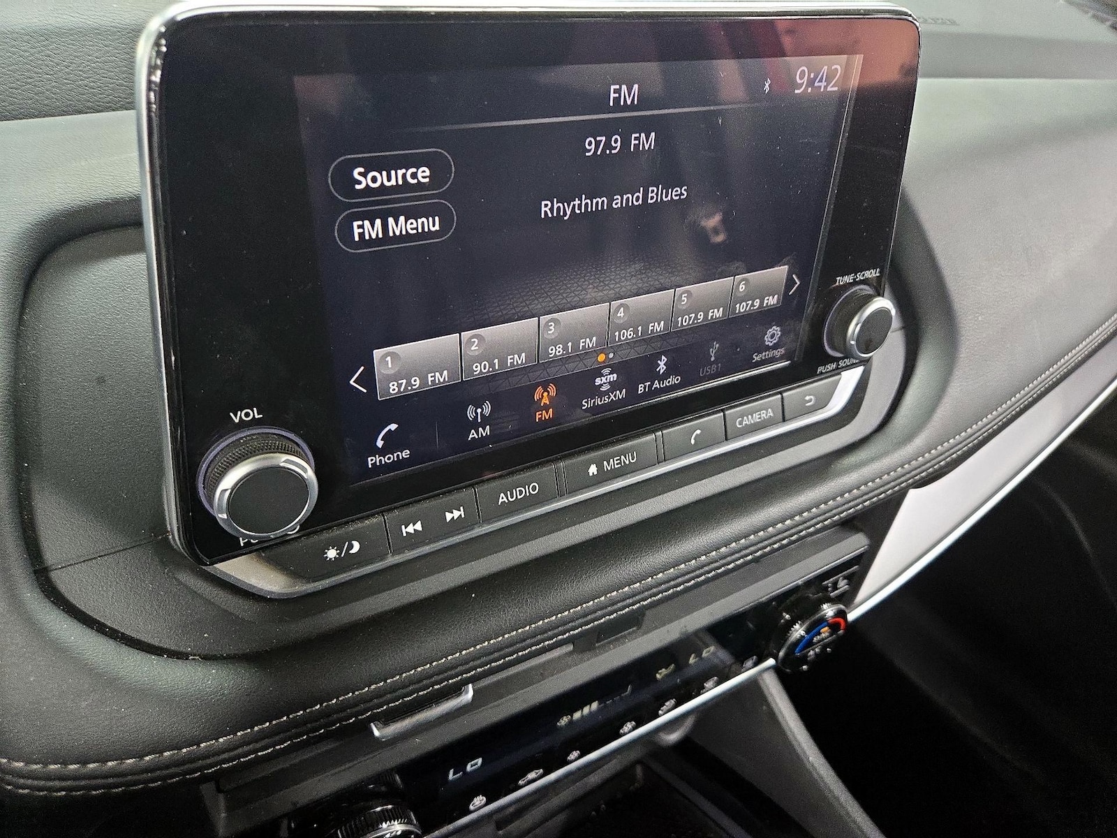 2024 Nissan Rogue SV - Photo 16